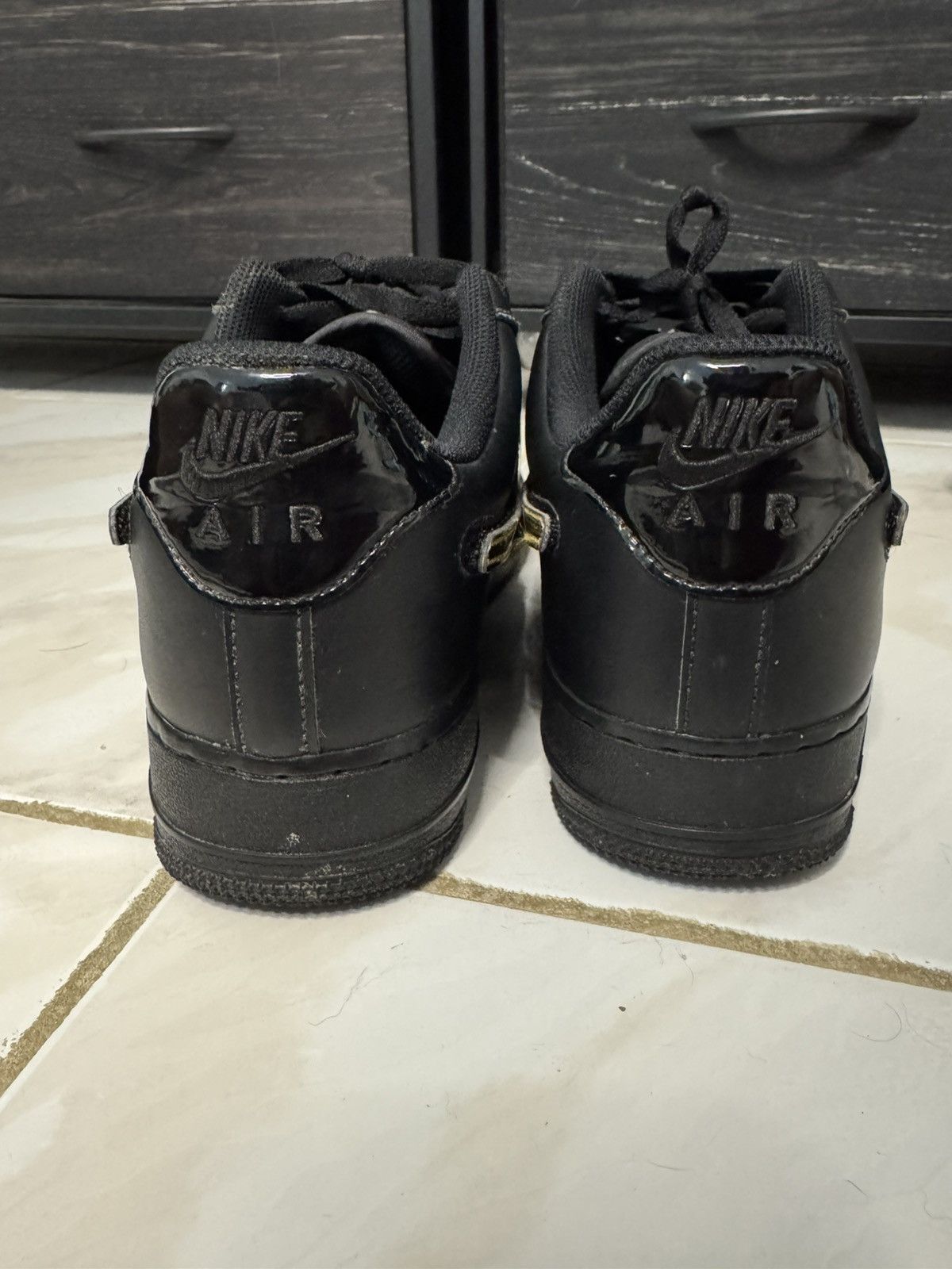 Nike Size 10 Nike Air Force 1 Black Metallic Gold Swoosh Pack Size US 10 / EU 43 - 5 Thumbnail