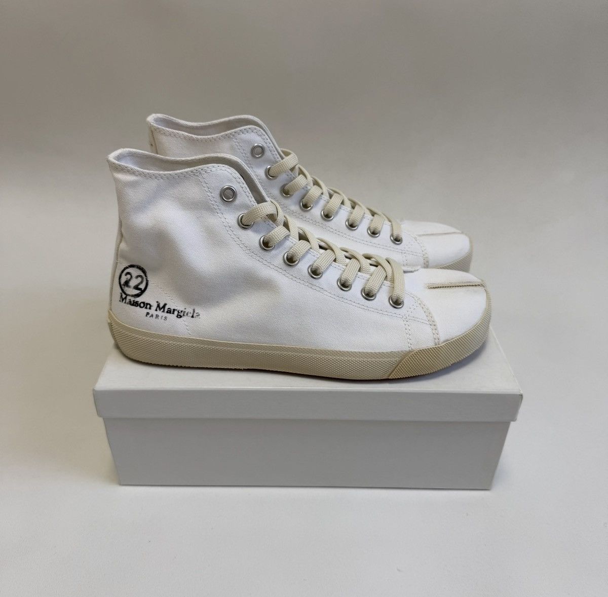 Maison Margiela White Canvas High Top Tabi Sneakers Size US 9 / EU 42 - 16 Thumbnail