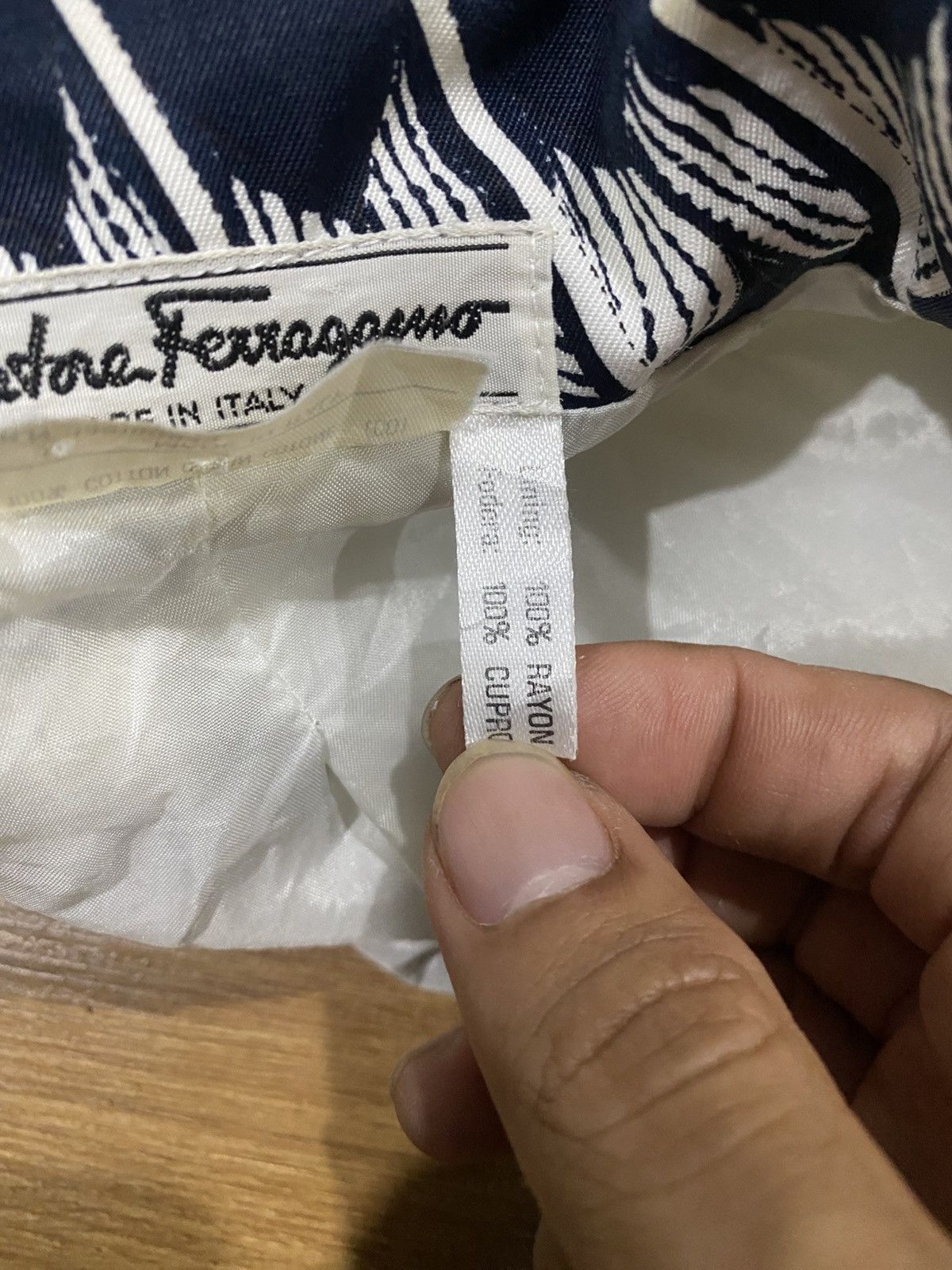Salvatore Ferragamo Salvatore Ferragamo Monocrome Printed Rayon Cropped Jacket Size M / US 6-8 / IT 42-44 - 15 Thumbnail