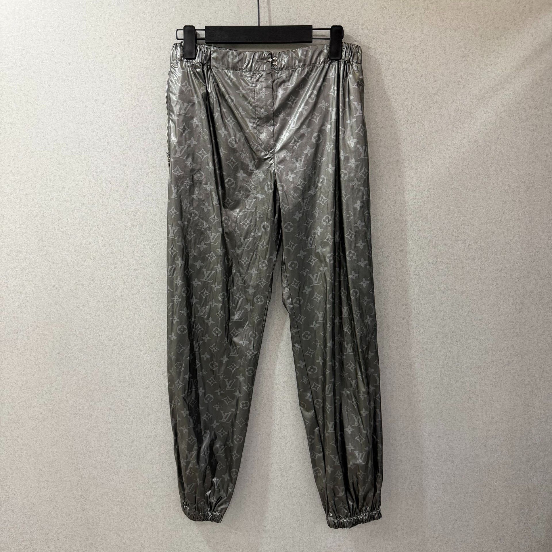 Louis Vuitton Louis Vuitton Sweatpants 34 Women Size 25" / US 0 / IT 36 - 1 Thumbnail