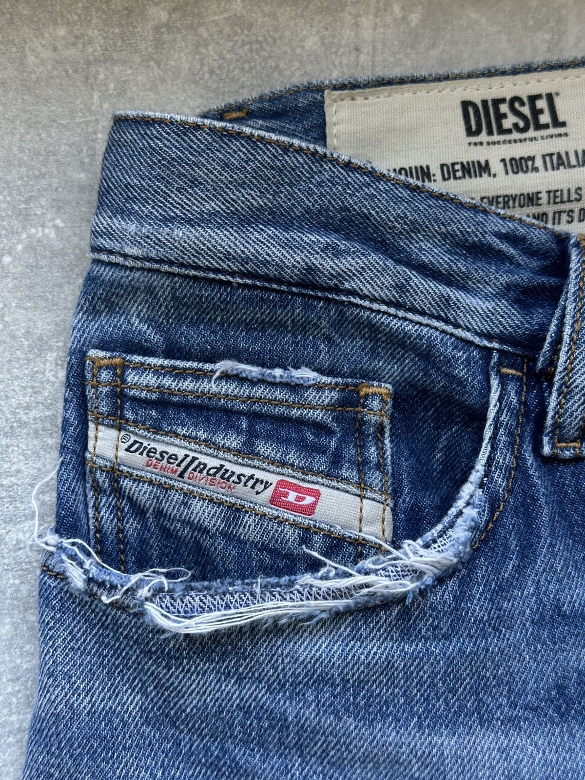 Diesel Diesel Men's Straight Fit Distressed Jeans D-Macs W30-L30 Size US 30 / EU 46 - 11 Thumbnail