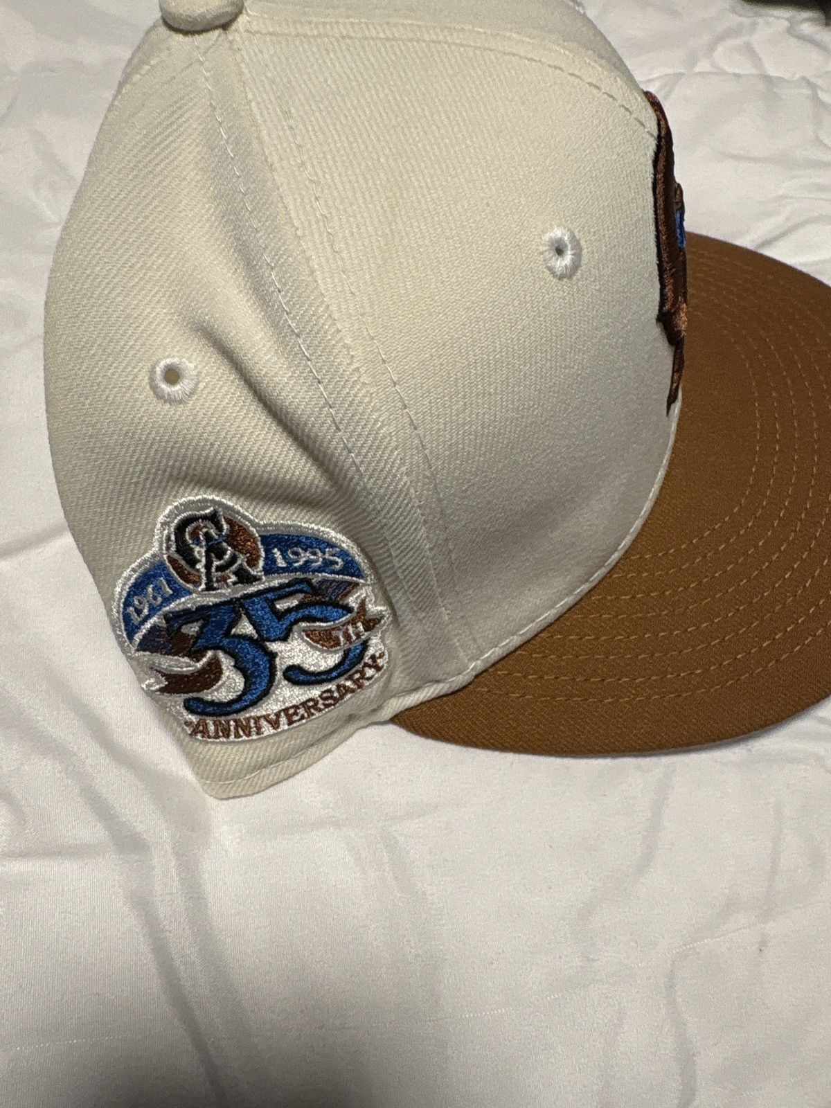 New Era Angel’s Fitted 35th Anniversary Size 7 Size ONE SIZE - 2 Thumbnail