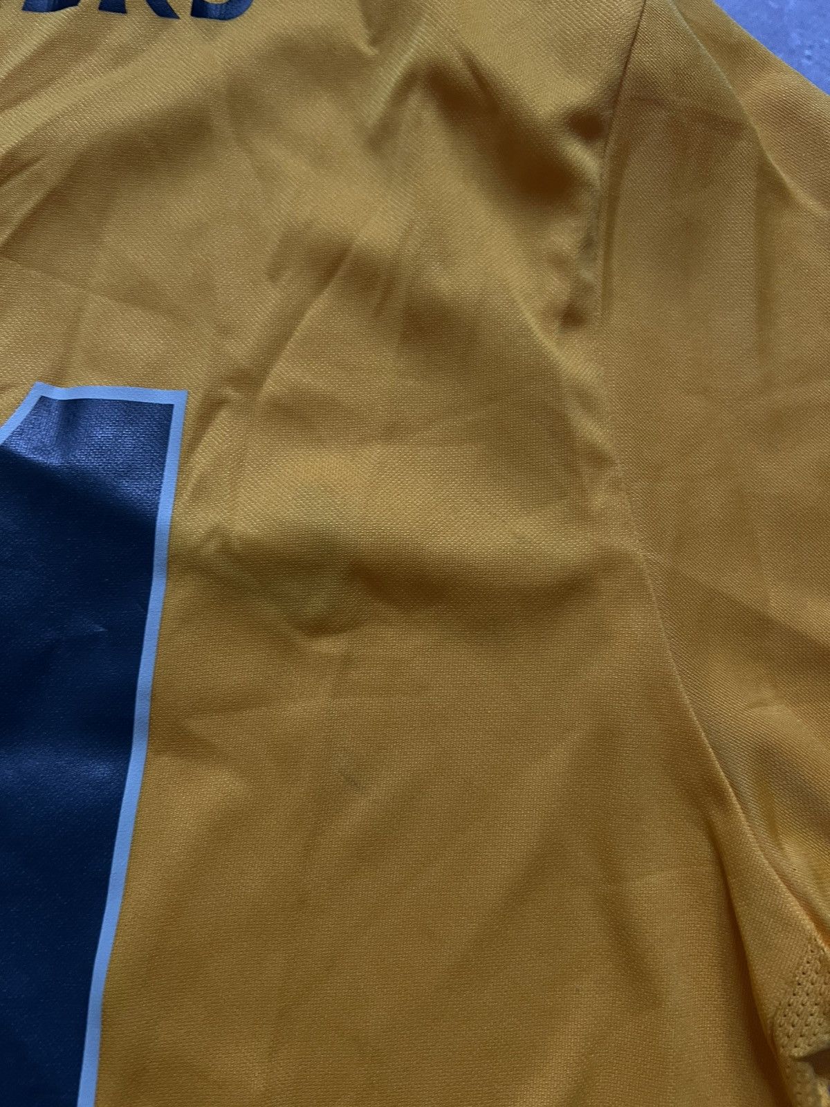 Nike Torquay United 2019-20 Nike t-shirt football jersey sz M #11 Size US M / EU 48-50 / 2 - 10 Thumbnail