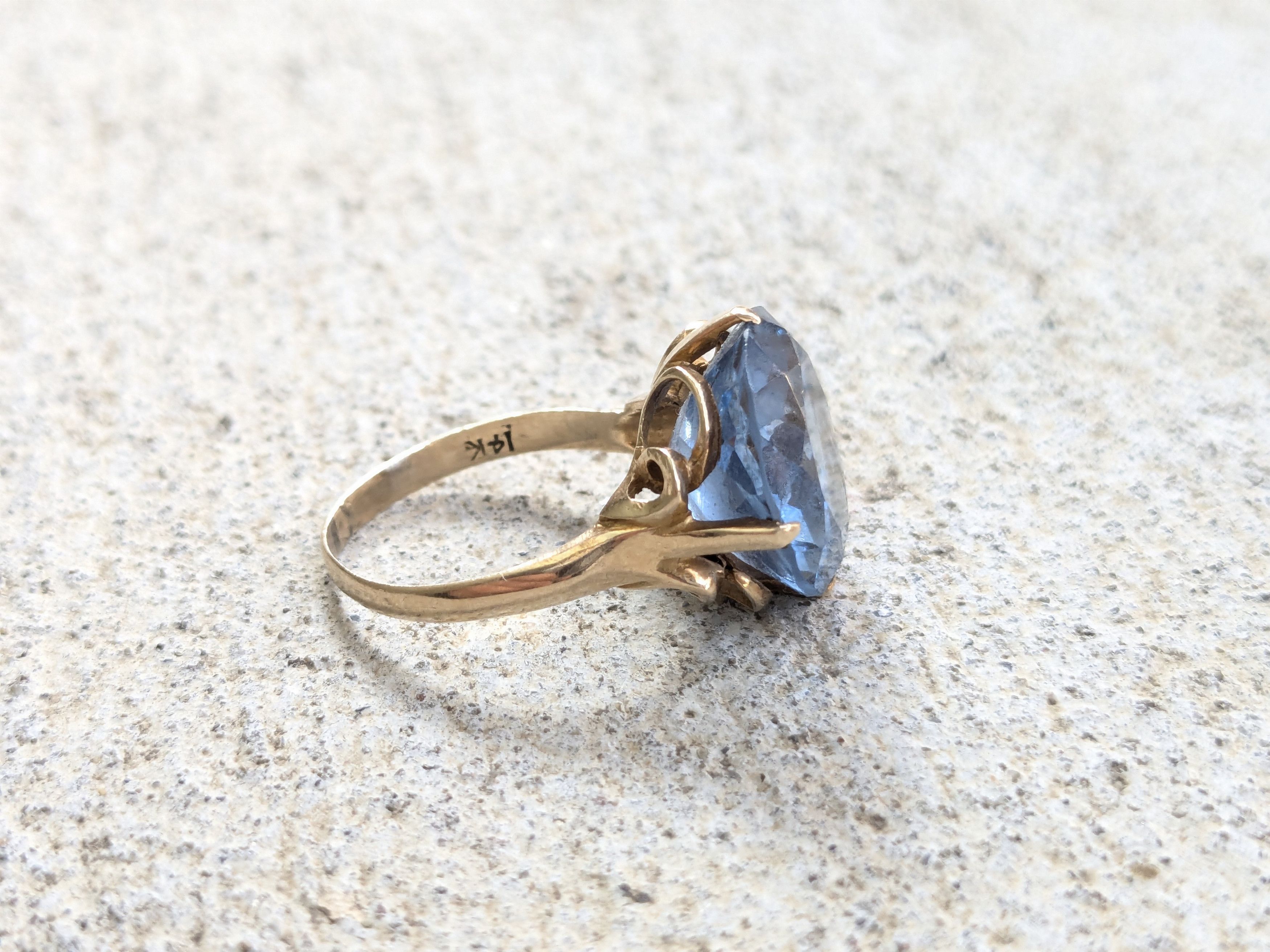 Vintage 14k Gold Ring Blue Topaz 7.25 Round Cocktail Size ONE SIZE - 6 Thumbnail