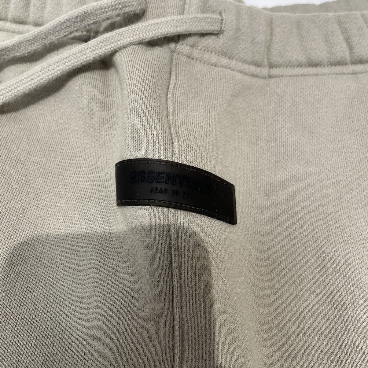 Essentials × Fear of God Fear Of God Essentials Sweatpants Beige Size US 36 / EU 52 - 4 Thumbnail