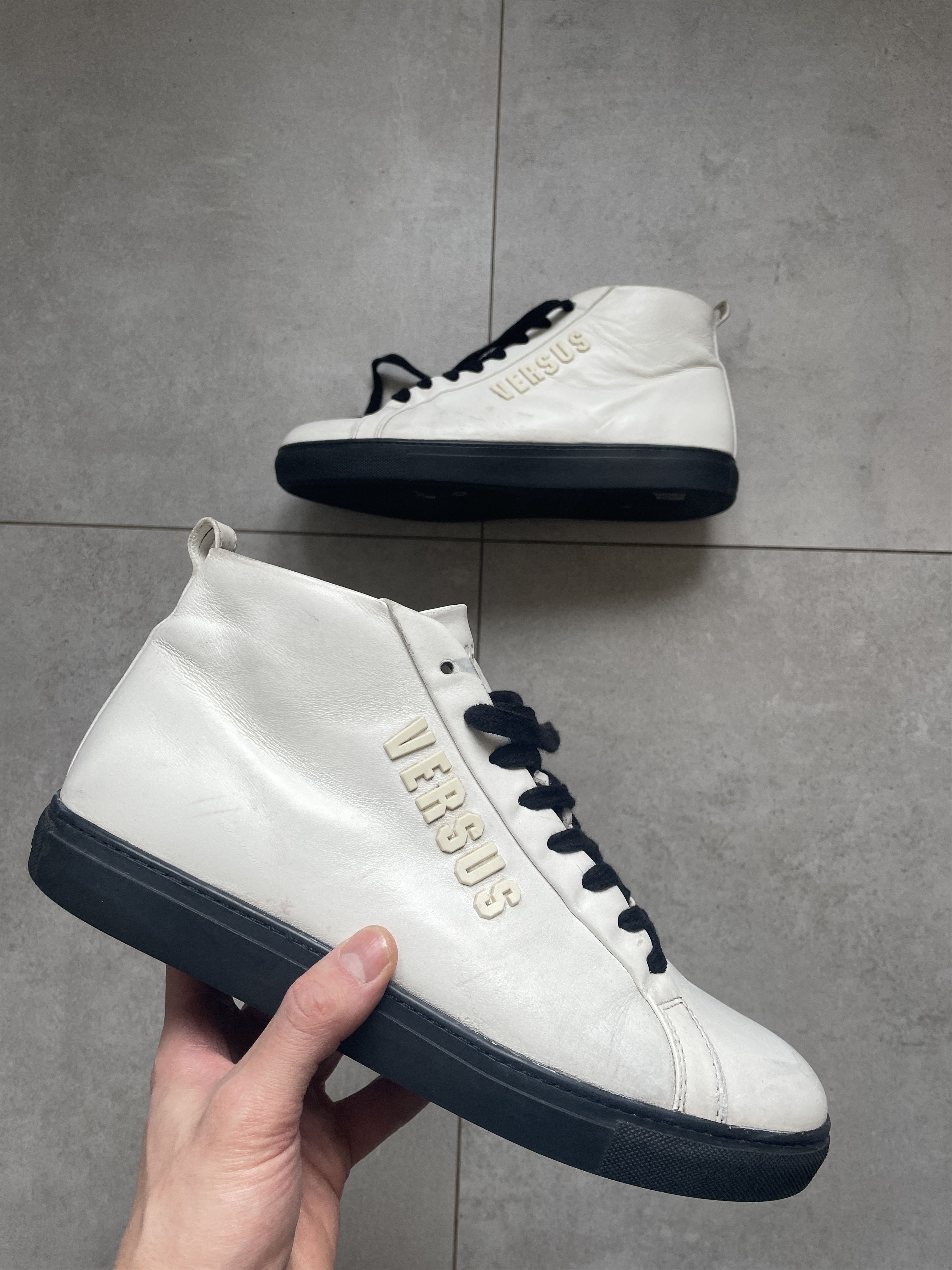 Versace Y2K VERSACE VERSUS ARENA WHITE BLACK LEATHER HI TOPS Size US 10 / EU 43 - 1 Thumbnail
