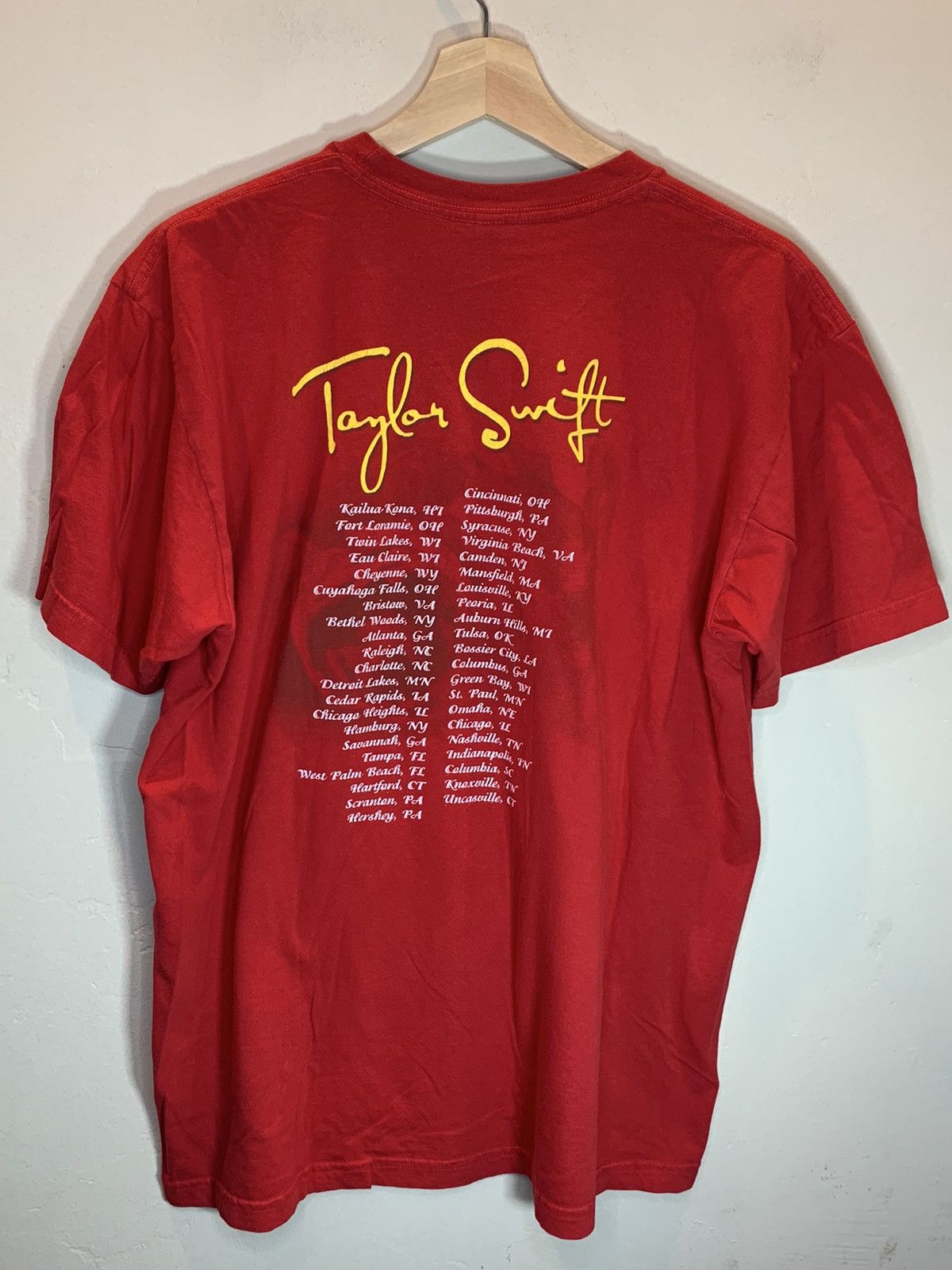 Band Tees *RARE* Vintage Taylor Swift 2006 Tour Art T-Shirt Y2K - L Size US L / EU 52-54 / 3 - 2 Thumbnail
