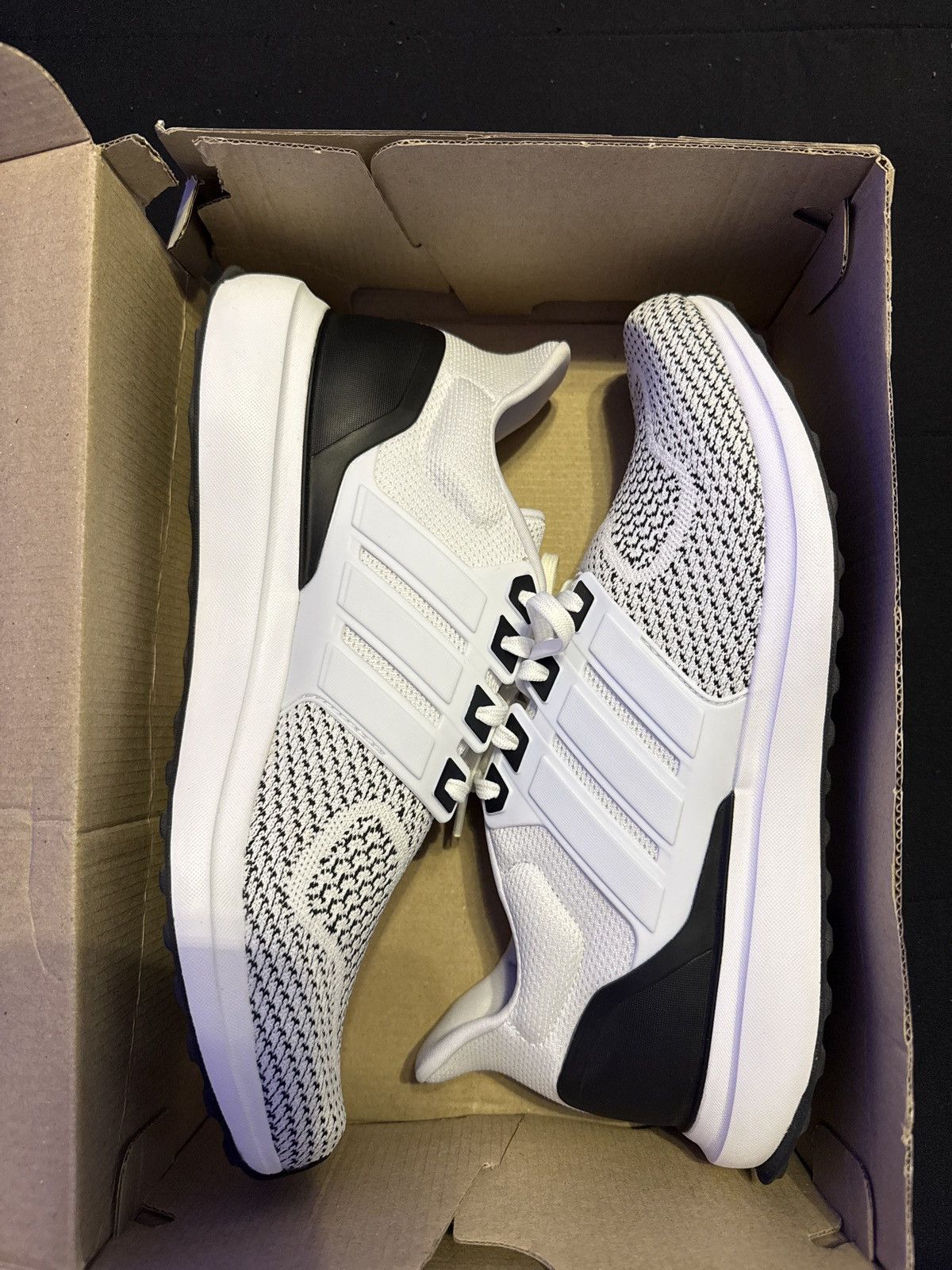 Adidas UBOUNCE DNA Size US 10 / EU 43 - 1 Thumbnail