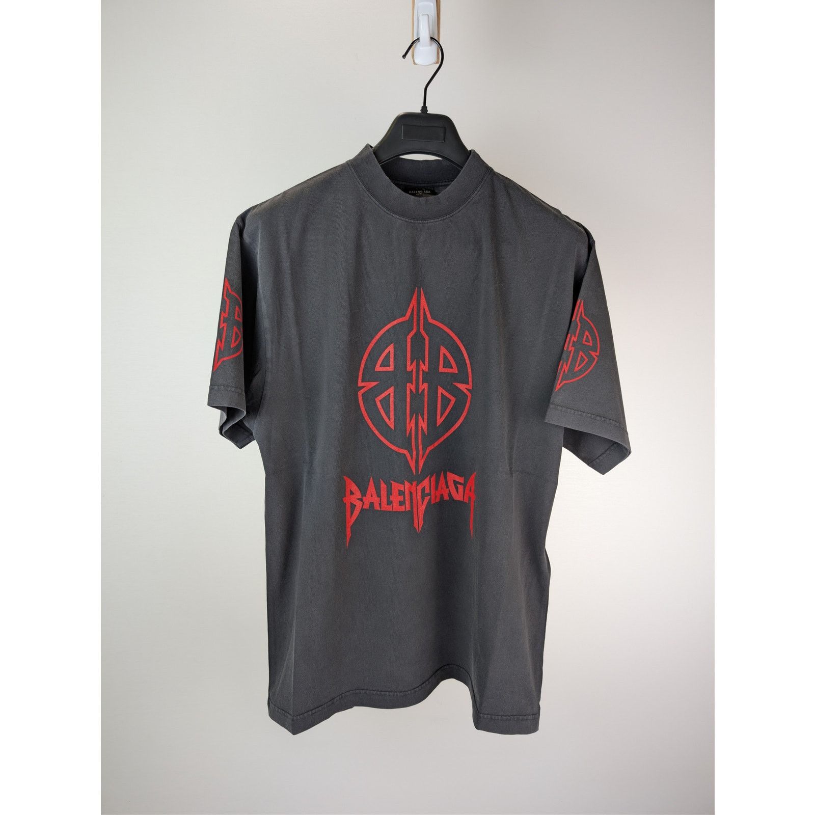 Balenciaga o1rshd1 Metal BB Vintage Jersey Medium Fit T-Shirt in Black Size US XS / EU 42 / 0 - 1 Thumbnail