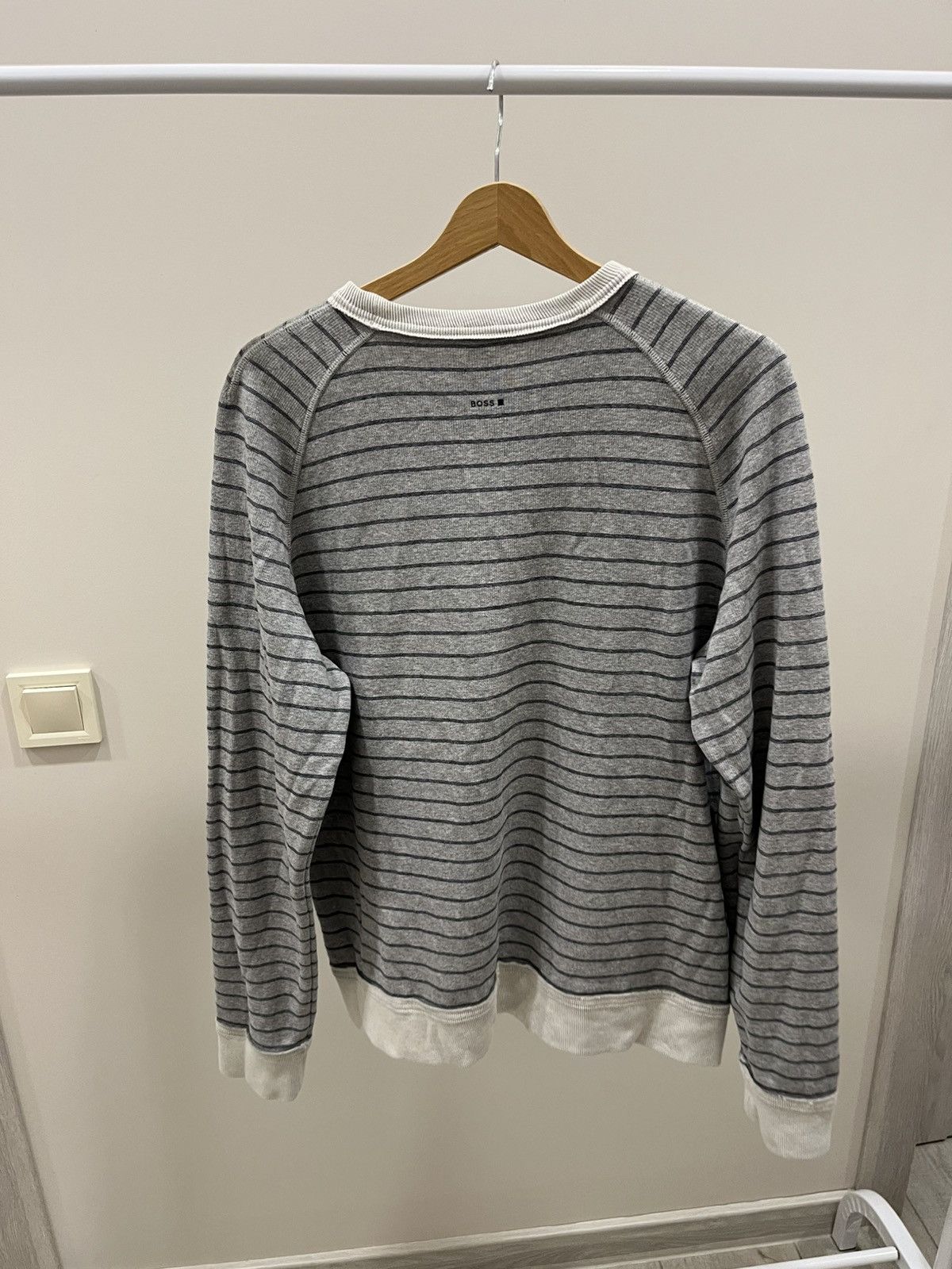 Vintage Vintage Hugo Boss Sweatshirt Orange Tags Y2K Streetwear Sz L Size US L / EU 52-54 / 3 - 3 Thumbnail