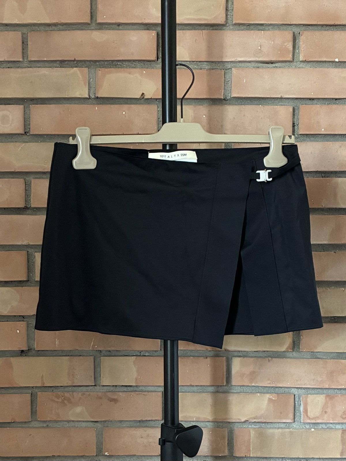 1017 ALYX 9SM 1017 ALYX 9SM Rea Mini Skirt Size 26" / US 2 / IT 38 - 1 Thumbnail