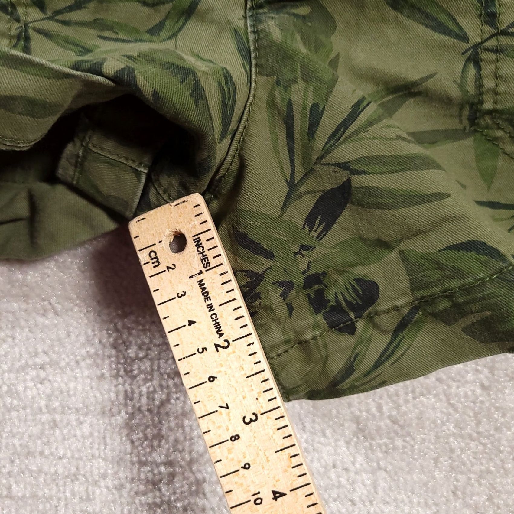 Old Navy Old Navy Shorts Womens Size 0 Green Olive Leaf Print Chino Comfort Fit Stretch Size 25" / US 0 / IT 36 - 5 Thumbnail