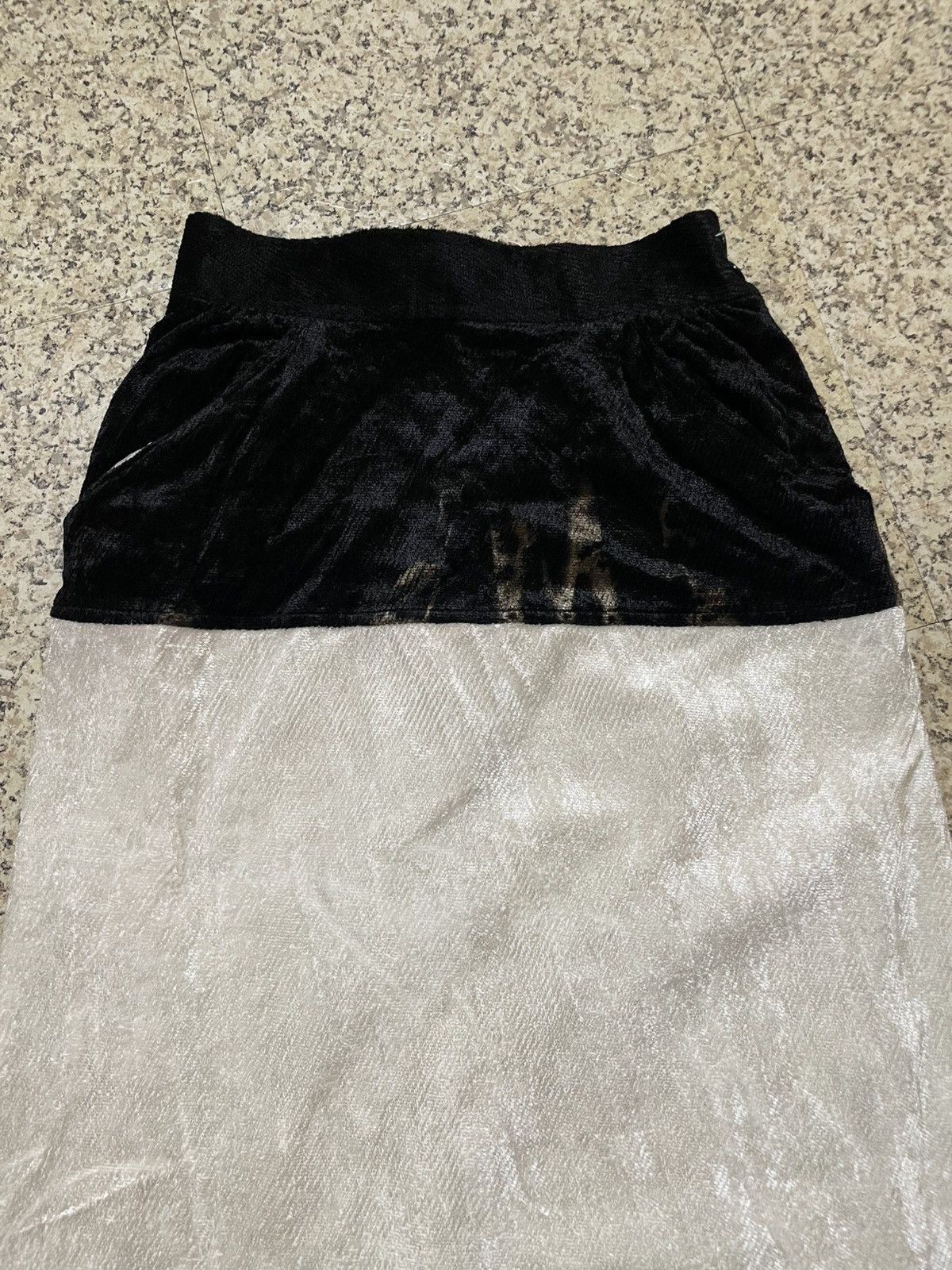 Yves Saint Laurent Vintage Yves Saint Laurent Rive Gauche Two-Tone Velvet Skirt Size 25" / US 0 / IT 36 - 2 Thumbnail