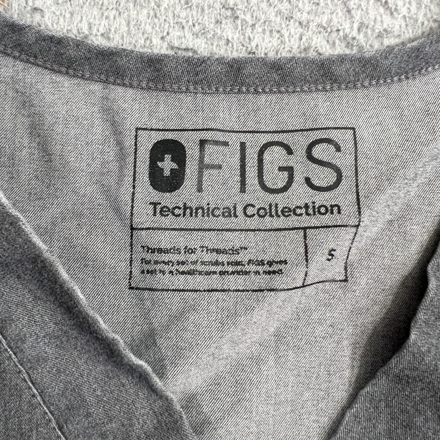 Vintage FIGS Technical Collection Women’s Gray Scrub Top Shirt Sz Small V-Neck Medical Size S / US 4 / IT 40 - 3 Thumbnail