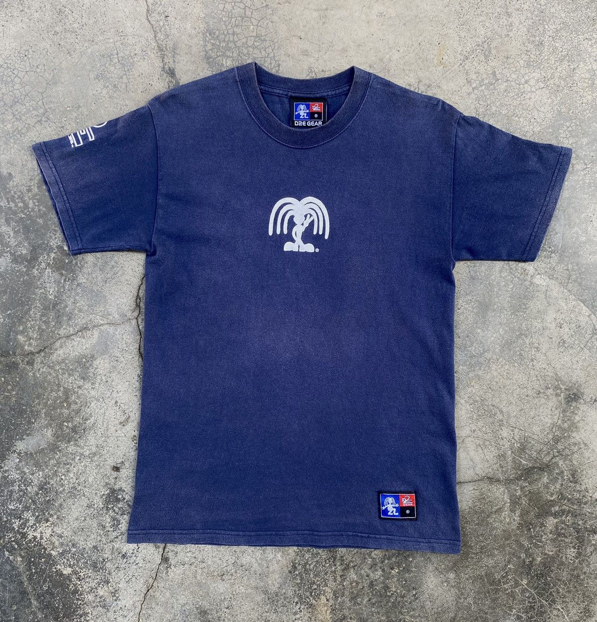 Vintage Vintage 90s Down 2 Earth Gear Long Beach Hawaii Tees Size US S / EU 44-46 / 1 - 1 Thumbnail