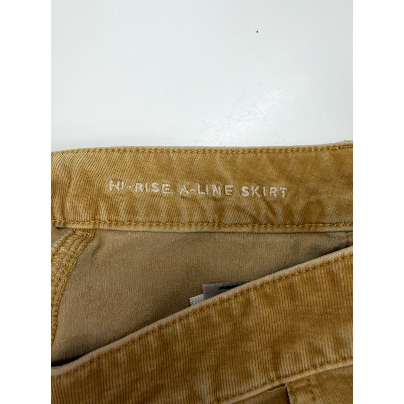 American Eagle Outfitters American Eagle Outfitters Skirt Women's Size 10 Hi-Rise A-Line Yellow Ribbed Velour Short Length Zip-Accented Casual Workwear Size 32" / US 10 / IT 46 - 5 Thumbnail