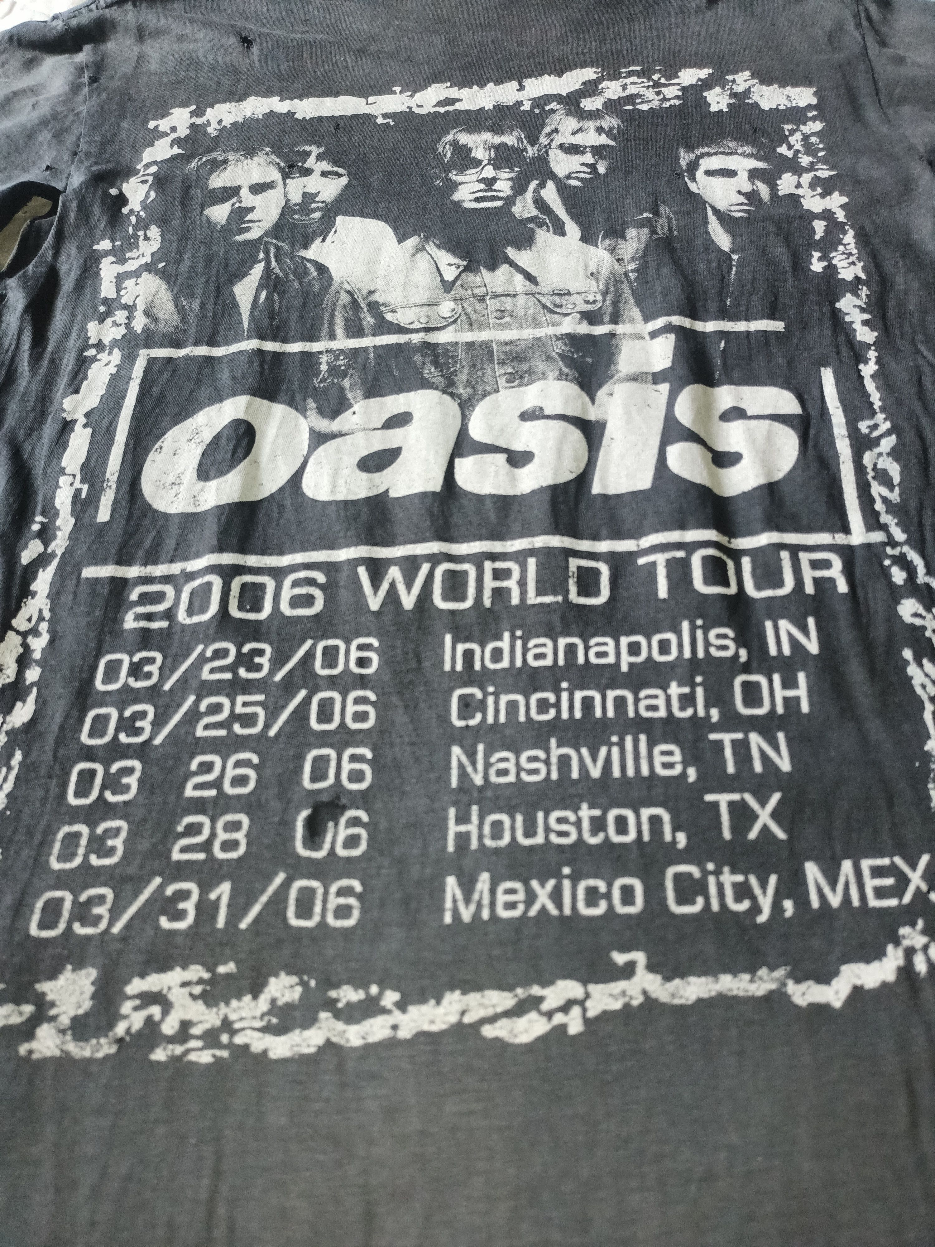 Band Tees × Vintage True Amazing Distress Vintage Bootleg OASIS Band Tees 00's Size US M / EU 48-50 / 2 - 11 Thumbnail