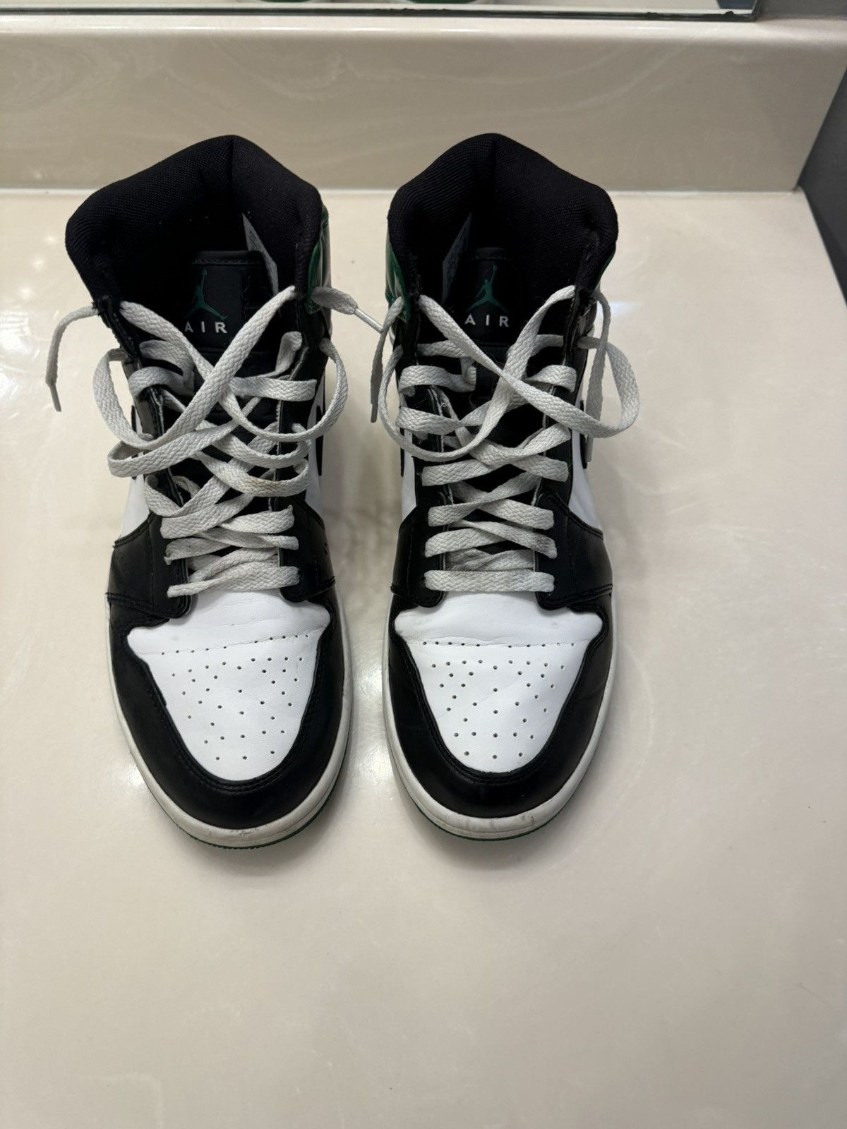 Nike Air Jordan Retro 1 Defining Moments (DMP) Celtics Size US 9.5 / EU 42-43 - 1 Thumbnail