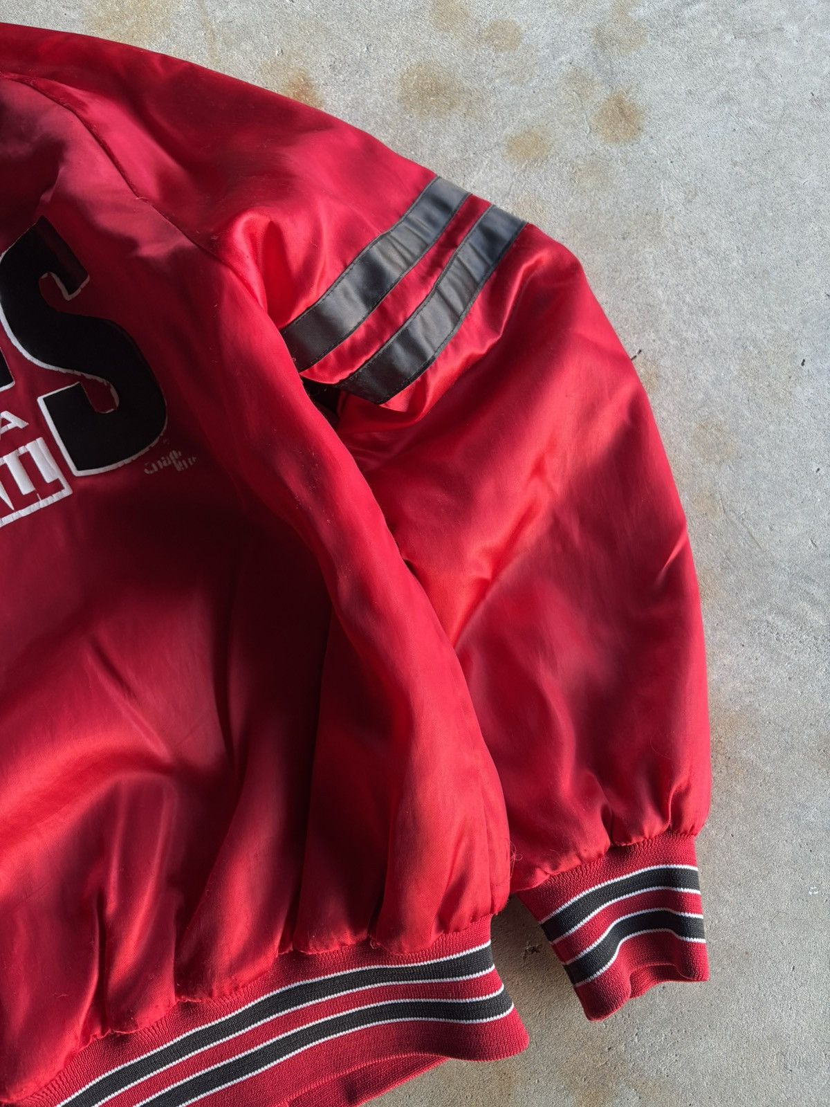 Chalk Line Vintage 90s Chalkline Chicago Bulls Satin Red Bomber Size US M / EU 48-50 / 2 - 7 Thumbnail