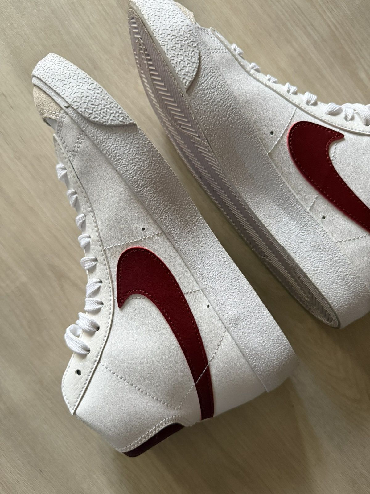 Nike Nike Blazer Mid ‘77 White/Burgundy Sneakers SZ 6.5 Y- 8 W Size US 6.5 / EU 39-40 - 4 Thumbnail