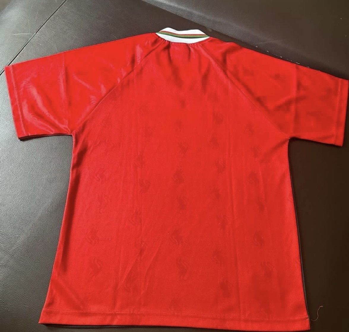 Vintage Vintage 97/98 Liverpool Team Photo Jersey Size US L / EU 52-54 / 3 - 4 Thumbnail