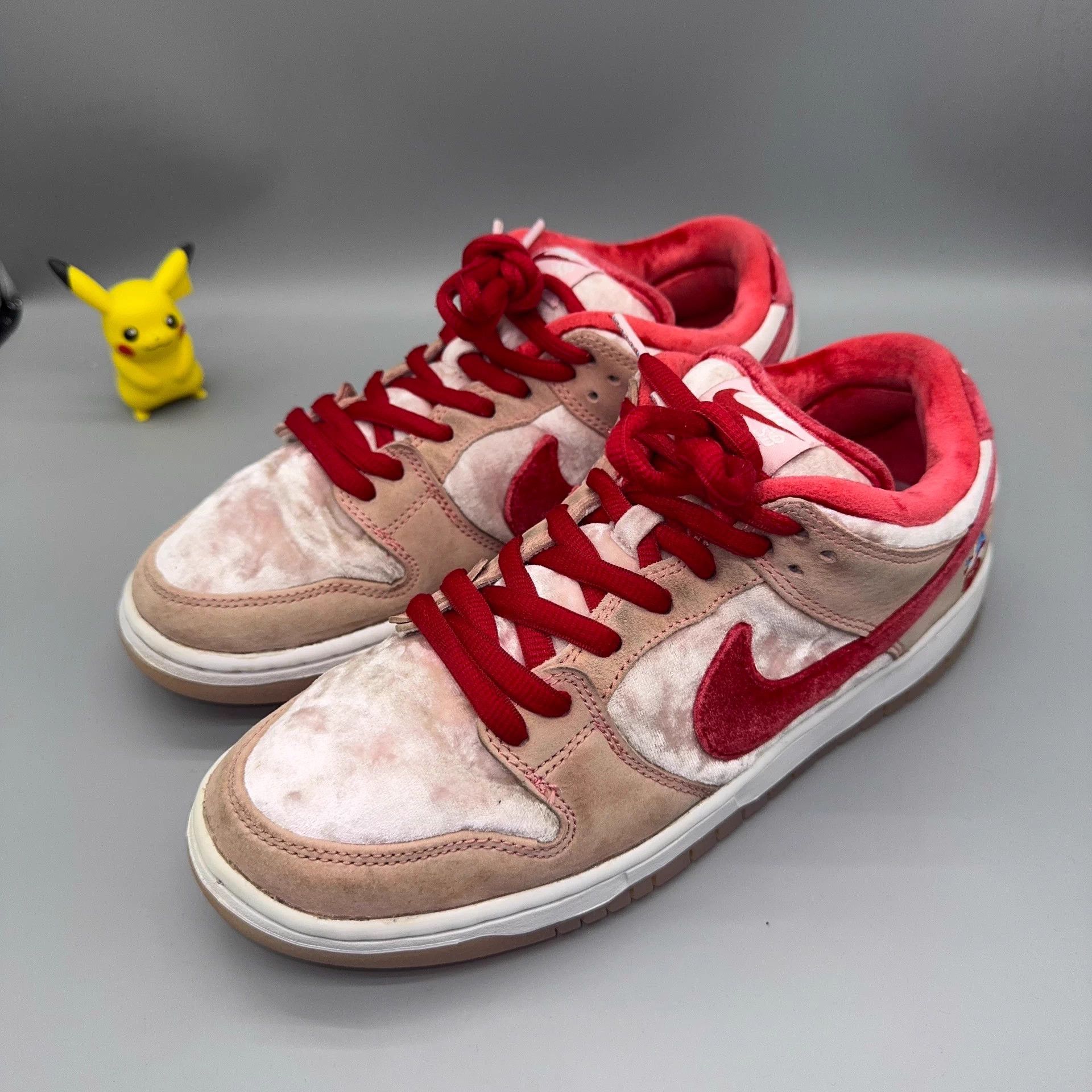Nike Nike Dunk SB Valentine's Day Pink White Size US 8 / EU 41 - 1 Thumbnail