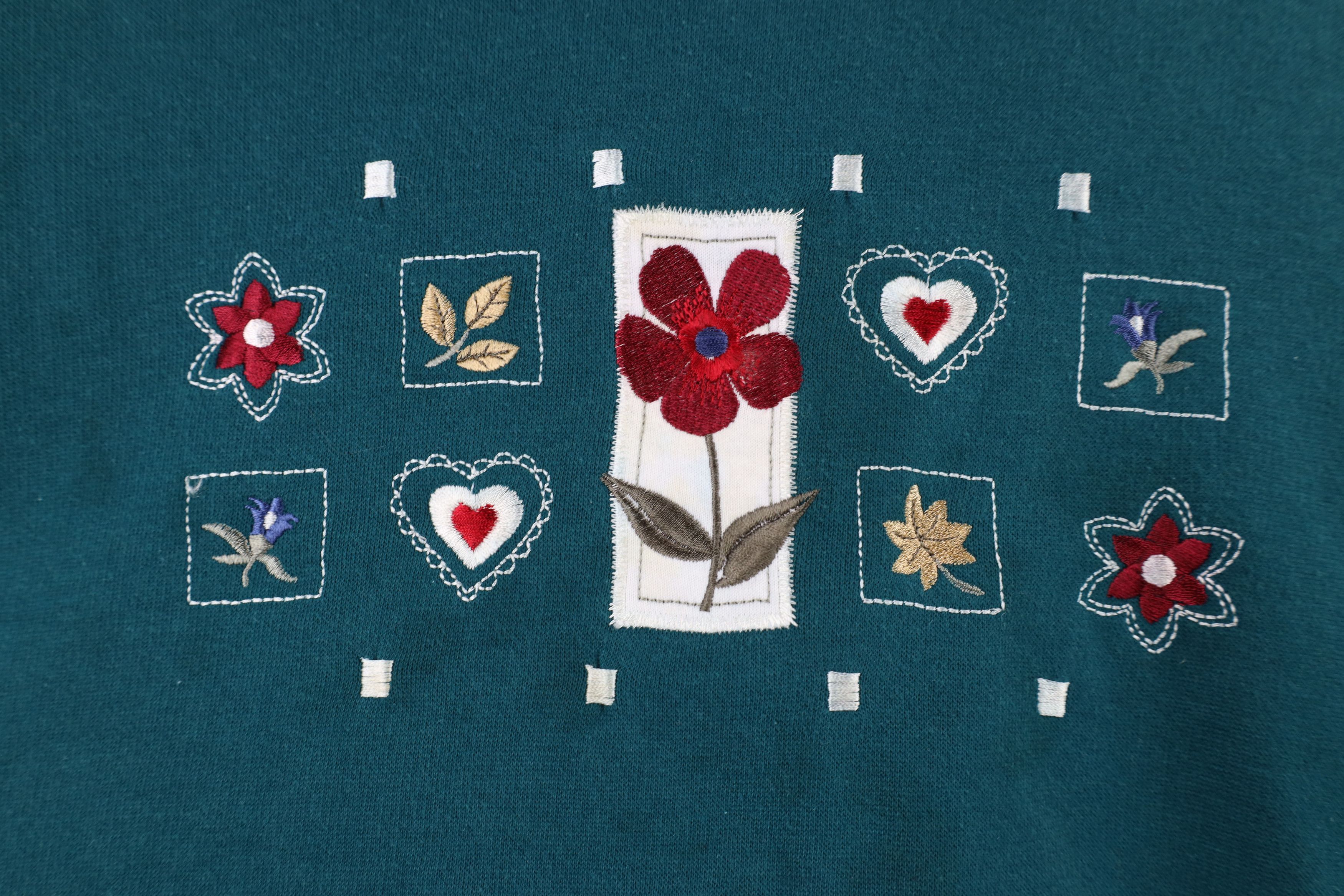 Vintage Vintage 90s Streetwear Flower Heart Collared Sweatshirt Size S / US 4 / IT 40 - 4 Thumbnail