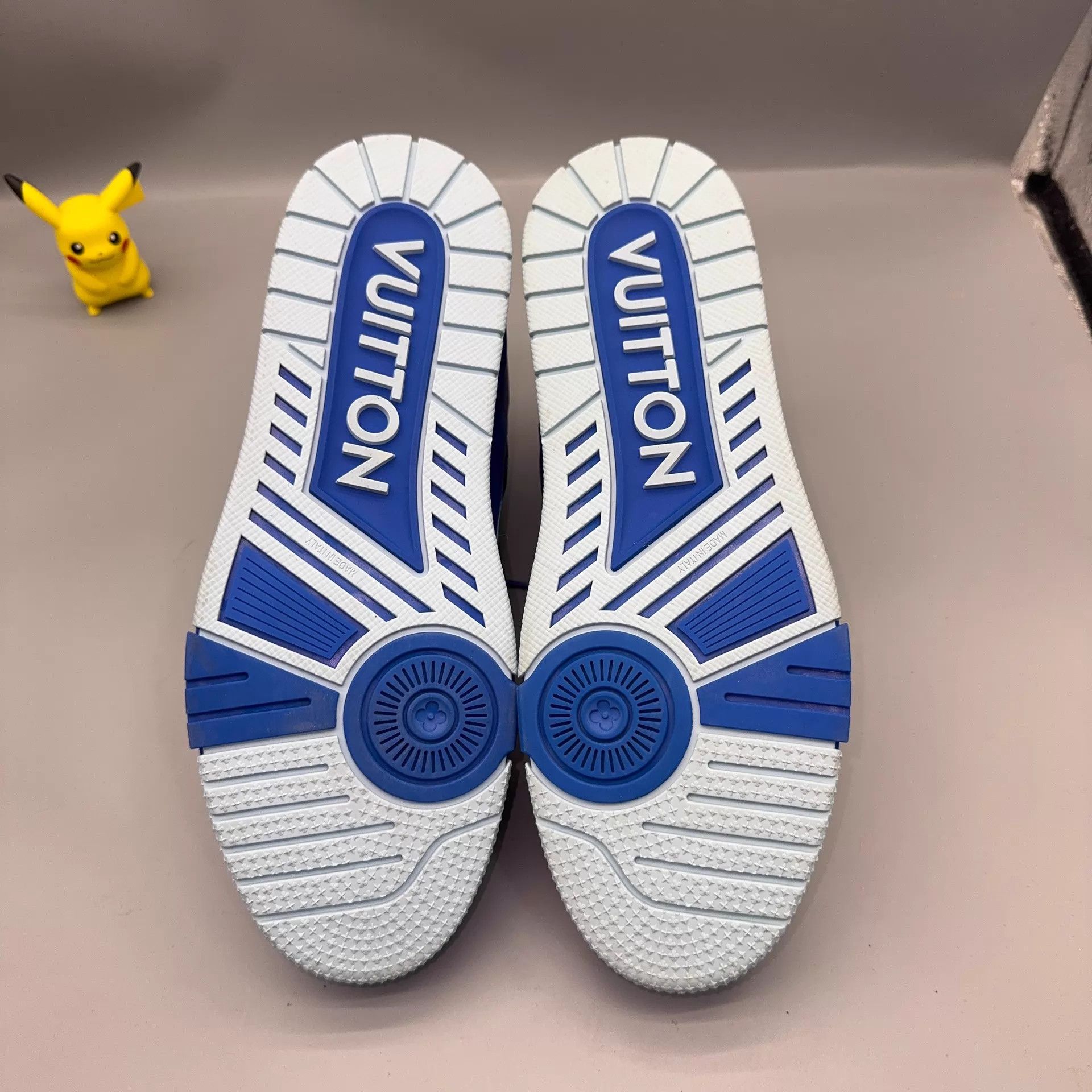 Louis Vuitton LOUIS VUITTON Blue Trainer Size 40 Size US 7 / EU 40 - 4 Thumbnail