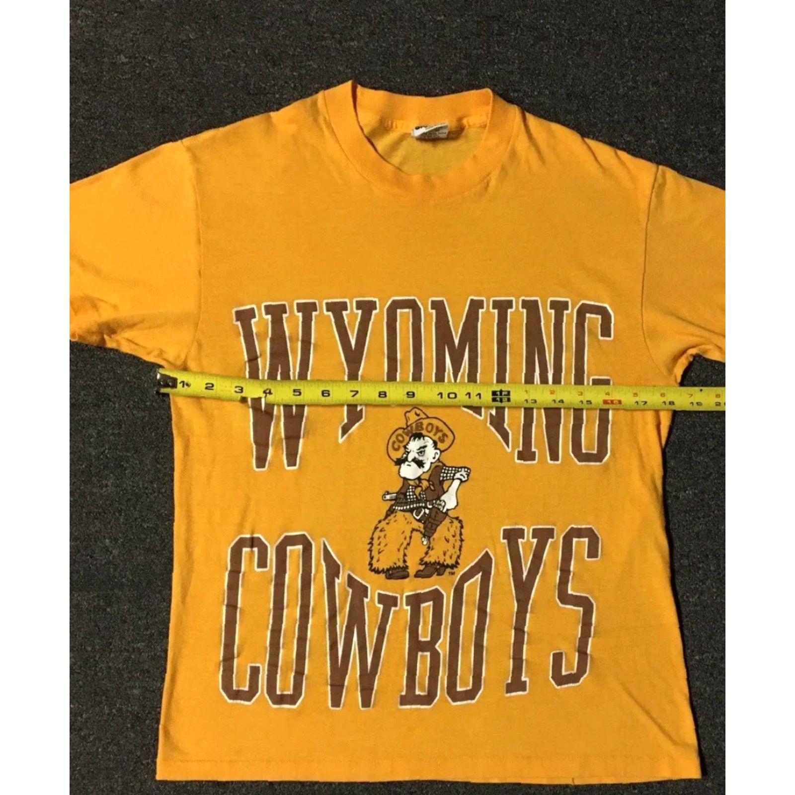 Vintage VINTAGE University Of Wyoming Cowboys Shirt S Yellow 80s 90s Grunge College Football College Cowboy USA Mens T-Shirt Single Stitch Size US S / EU 44-46 / 1 - 7 Thumbnail