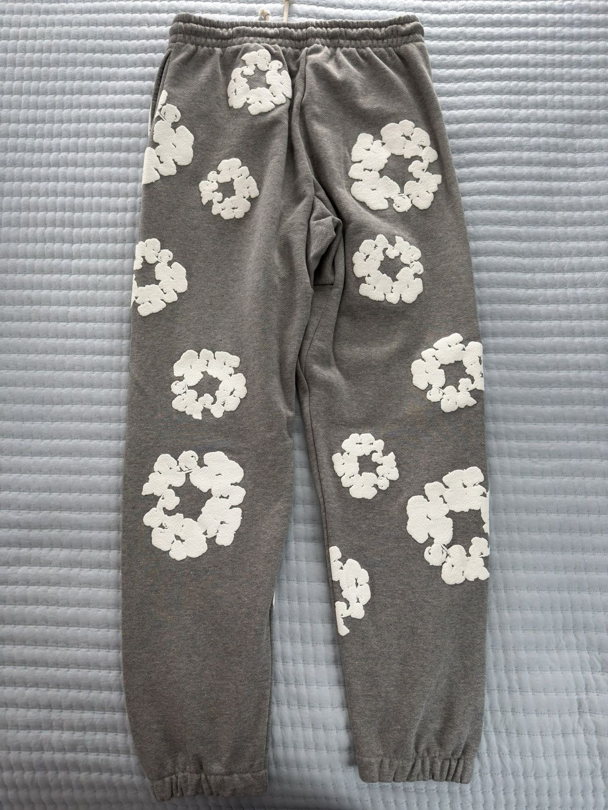DENIM TEARS Denim Tears Grey Cotton Wreath Sweatpants *MEDIUM Size US 34 / EU 50 - 3 Thumbnail