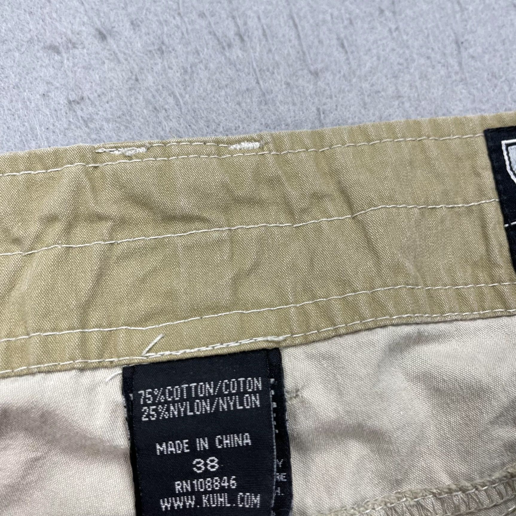 Vintage Kuhl Cargo Shorts Mens 38 Beige Relaxed Fit Canvas 12 In Inseam Casual Travel Summer Pocketed Size US 38 / EU 54 - 6 Thumbnail