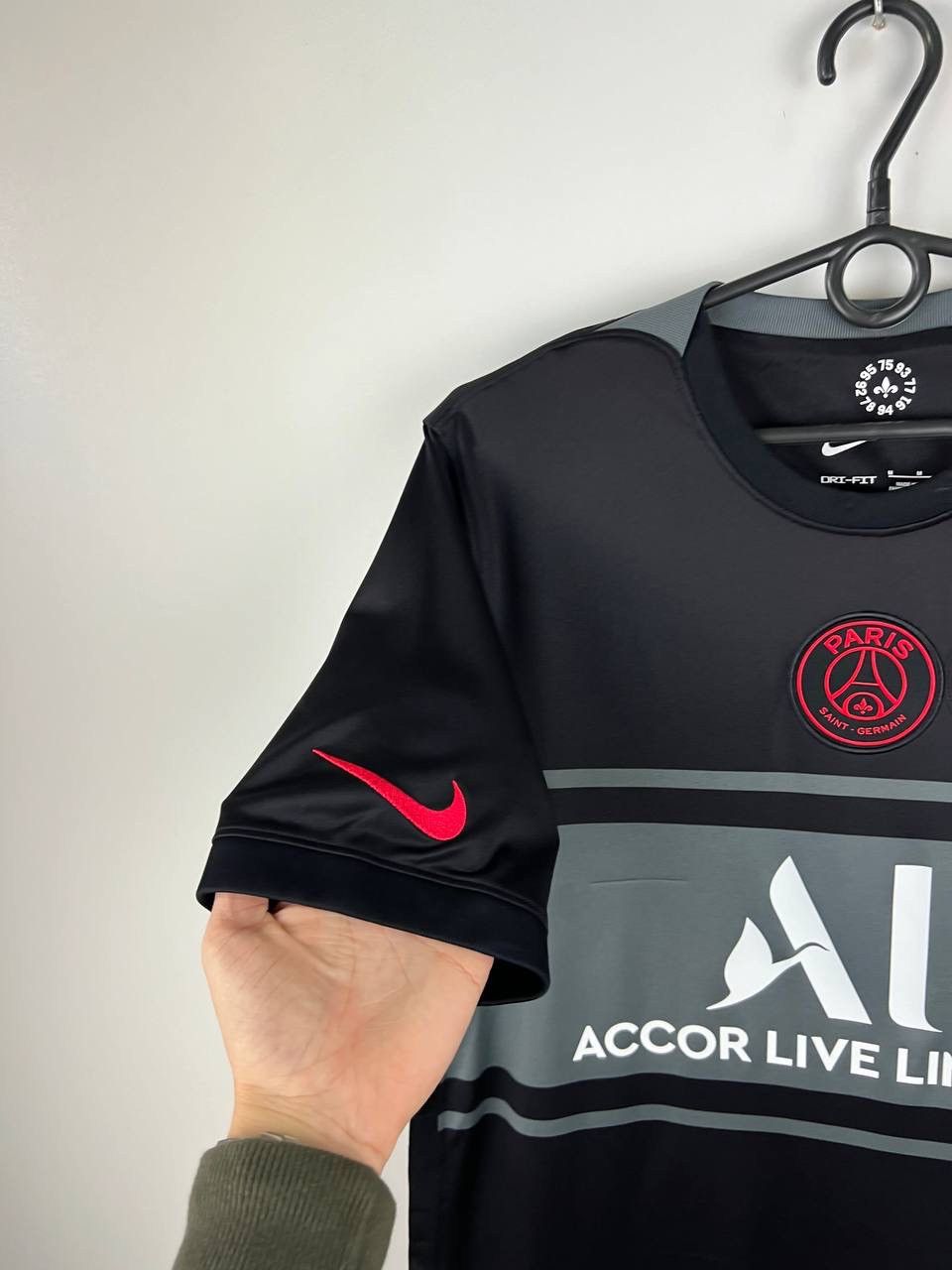 Vintage PSG Nike 2021-22 jersey t-shirts size M Size US M / EU 48-50 / 2 - 7 Thumbnail