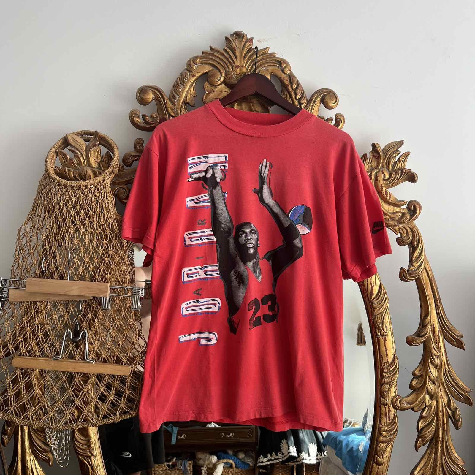 Jordan Brand Vintage 1990s Nike Michael Jordan Red Tag Large Tee Size US L / EU 52-54 / 3 - 1 Thumbnail