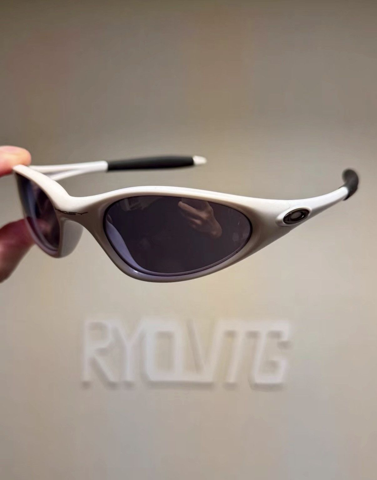 Oakley Oakley Minute 1st Gen Pearl White, Sports Sunglasses K24 Size ONE SIZE - 2 Thumbnail