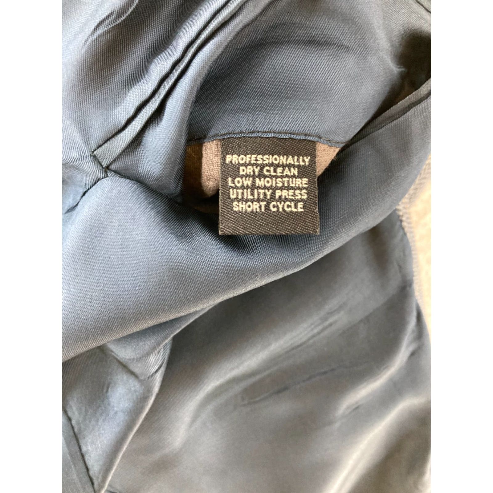 Jos. A. Bank VINTAGE Jos. A. Bank Blazer Mens 44S Grey Herringbone Silk Wool Blend 2 Piece 2-Button Front 44 Chest Regular Mens Blazer Grey Vintage 90s Size 44R - 7 Thumbnail