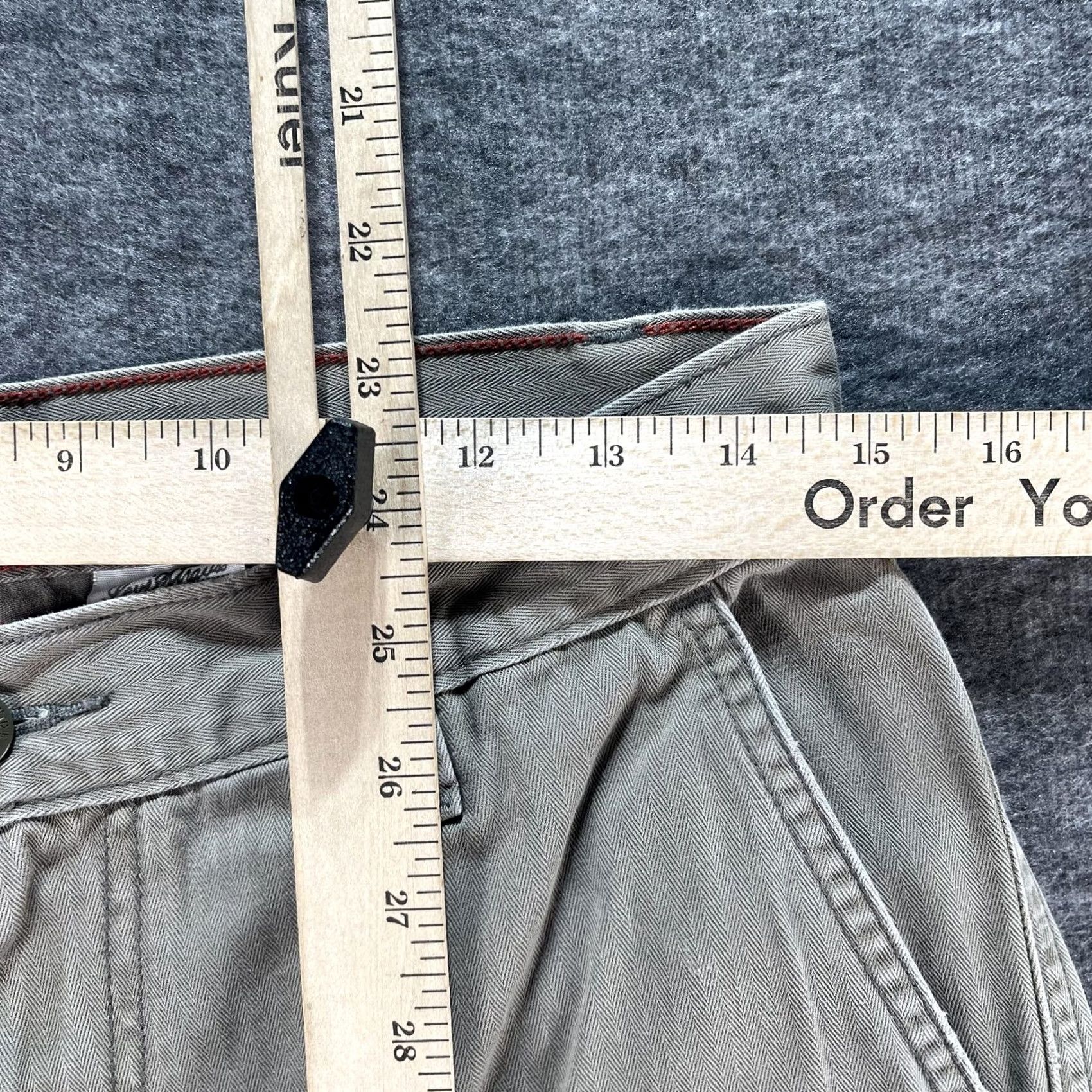 Levi's VTG Levi Strauss Signature Shorts Cargo Mens 29 Khaki Cotton Herringbone Utility Casual Front Pockets Belt Loops 11in Inseam Mens Size US 29 - 7 Thumbnail