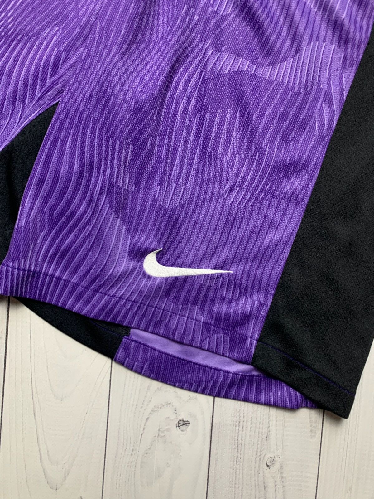 Nike Liverpool Nike soccer shorts purple away rare size M Size US 32 / EU 48 - 2 Thumbnail