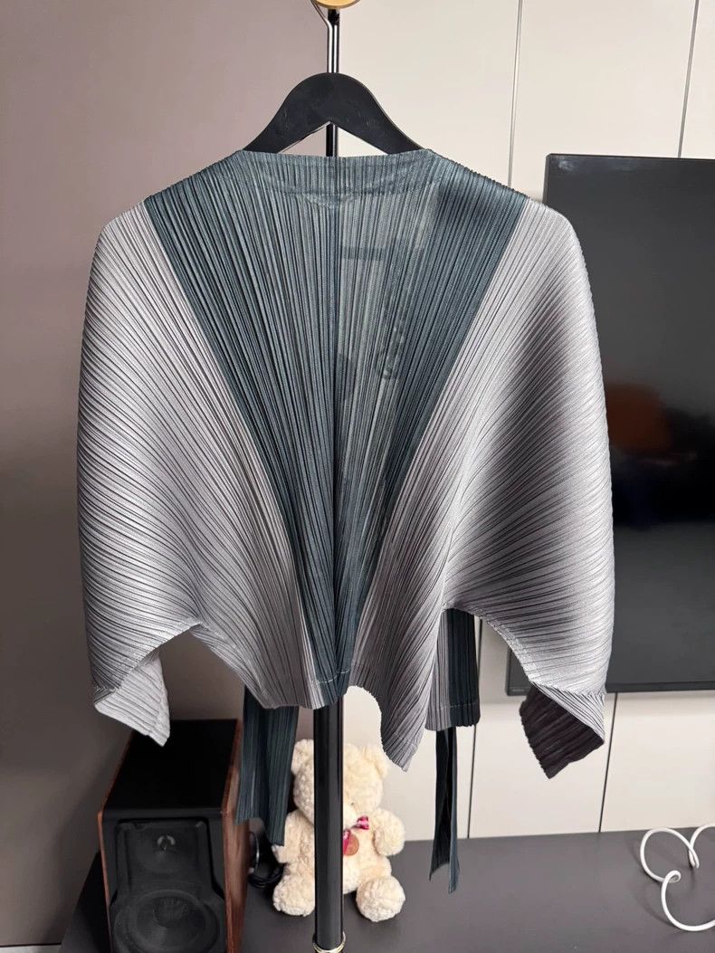 Issey Miyake Issey Miyake size:3 Carbon black and dark grey pleated lon Size S / US 4 / IT 40 - 2 Thumbnail