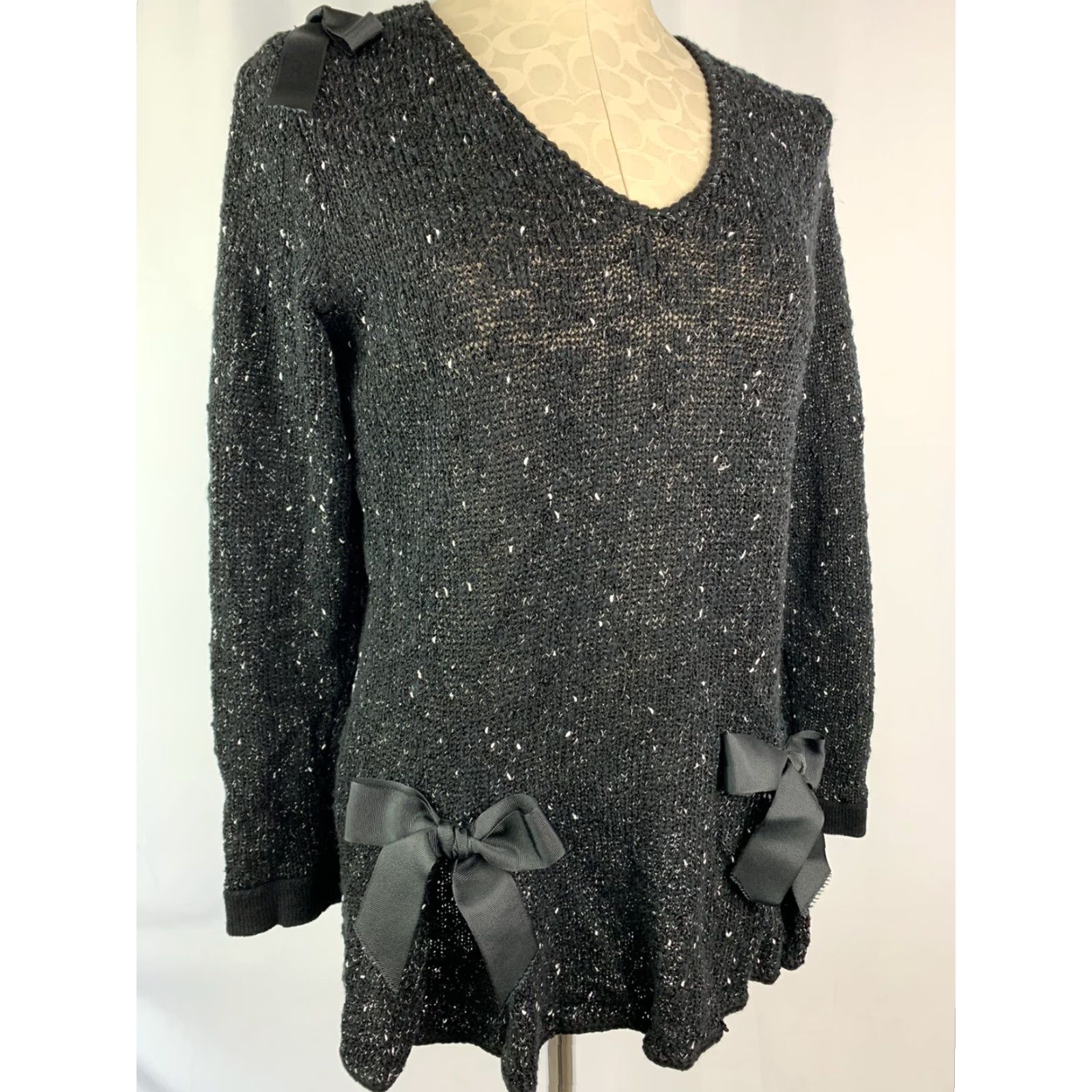 Vintage VINTAGE Large Elaris Women's Black Nubby Sweater Scalloped Hem Grosgrain Ribbon Detail 100% Rayon Made in USA Womens L Black Sweater 90s Event Size L / US 10 / IT 46 - 3 Thumbnail