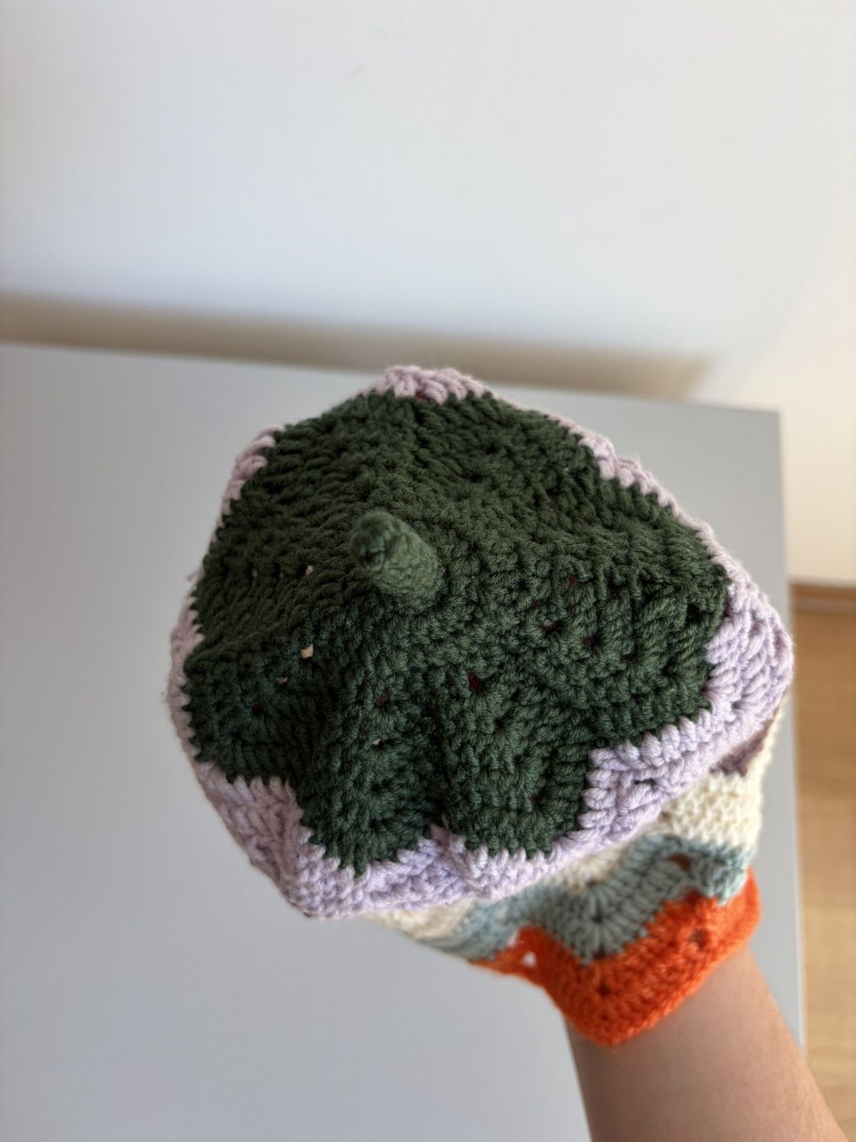 Edward Cuming Iconic Edward Cuming AW22 hand crochet gumnut beanie hat Size ONE SIZE - 5 Thumbnail