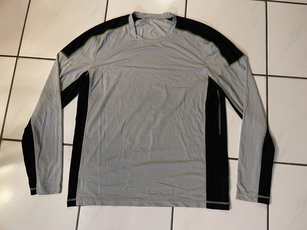 Lululemon Lululemon Mens Gray Long Sleeve T Shirt Size Large Size US L / EU 52-54 / 3 - 1 Thumbnail
