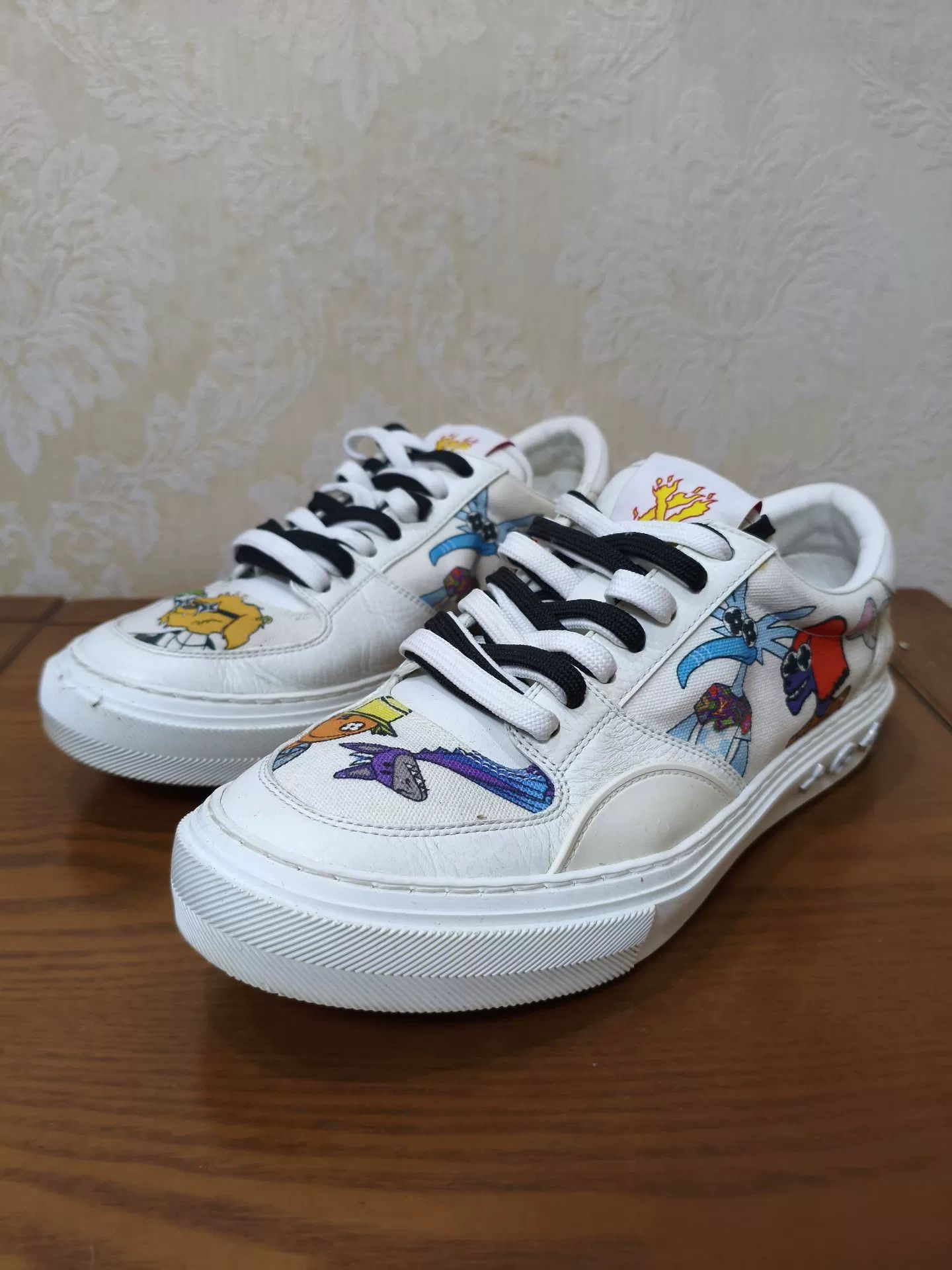 Louis Vuitton Louis Vuitton White Lowtop Sneakers 40 Men Size US 7.5 / EU 40-41 - 1 Thumbnail