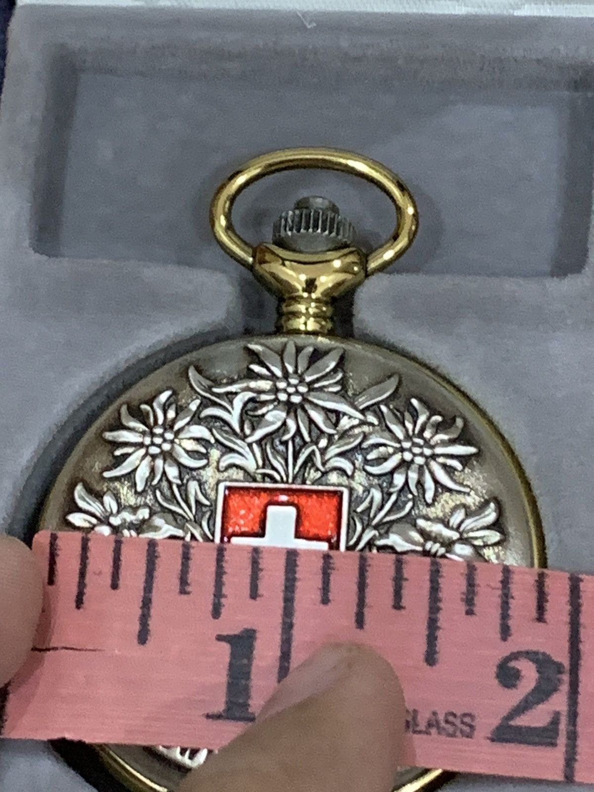 Jewelry JACQUES DU MANOIR SWISS CARVED GOLD FINISHING POCKET WATCH Size ONE SIZE - 8 Thumbnail
