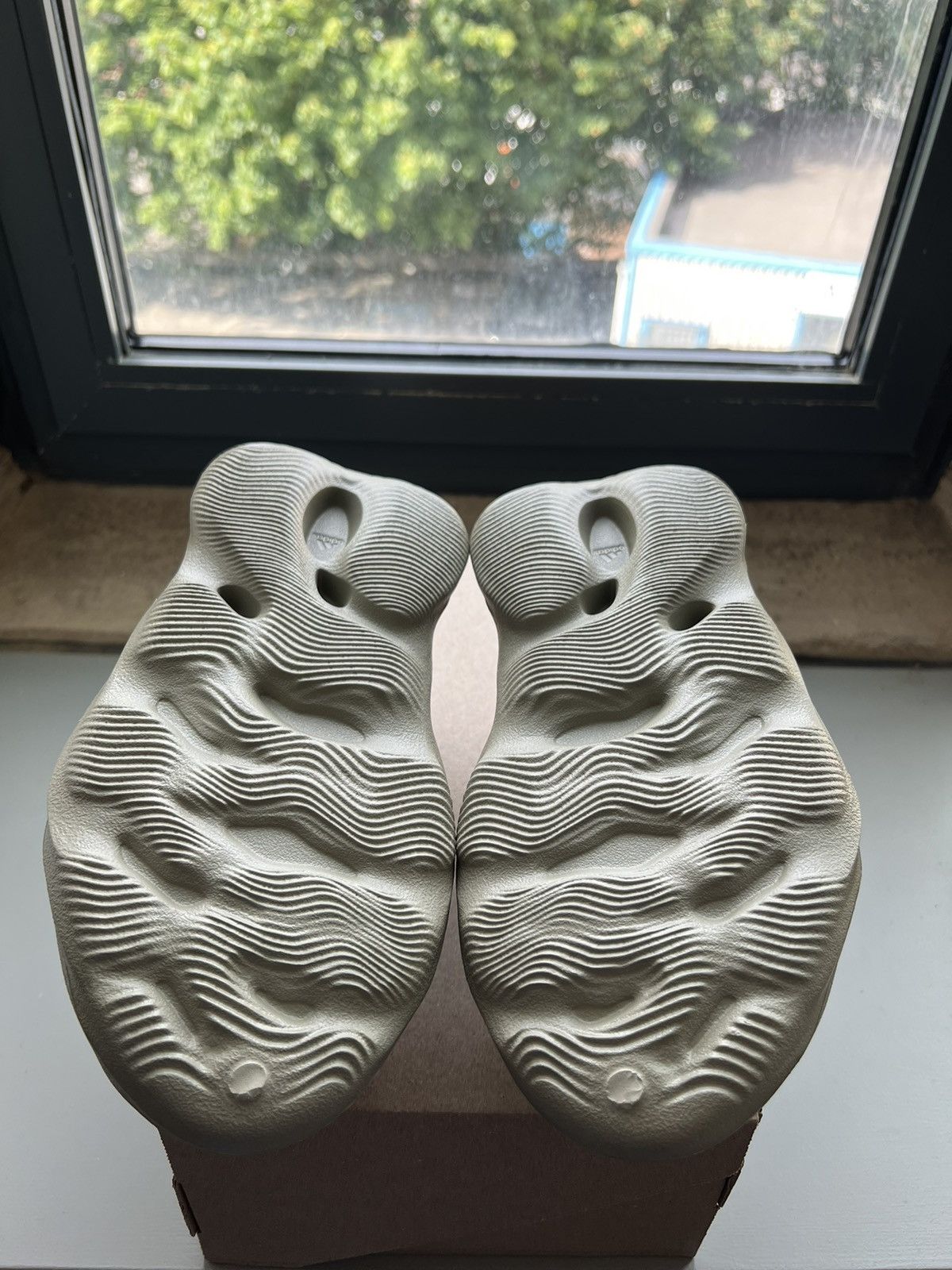 Adidas × Kanye West Adidas YEEZY slide Size US 8 / EU 41 - 5 Thumbnail