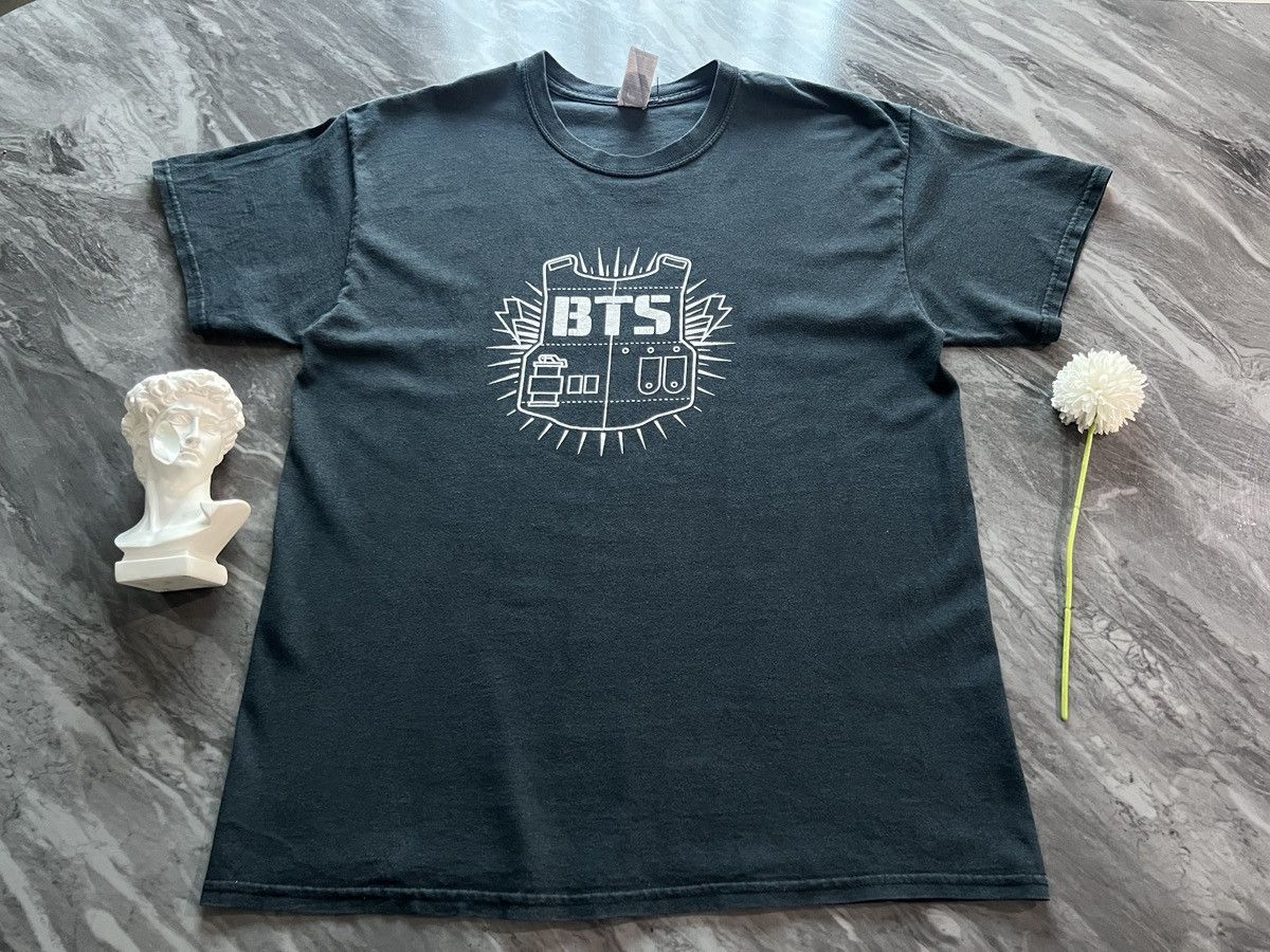 Band Tees BTS : Jung Kook Tour Tees Size US L / EU 52-54 / 3 - 2 Thumbnail