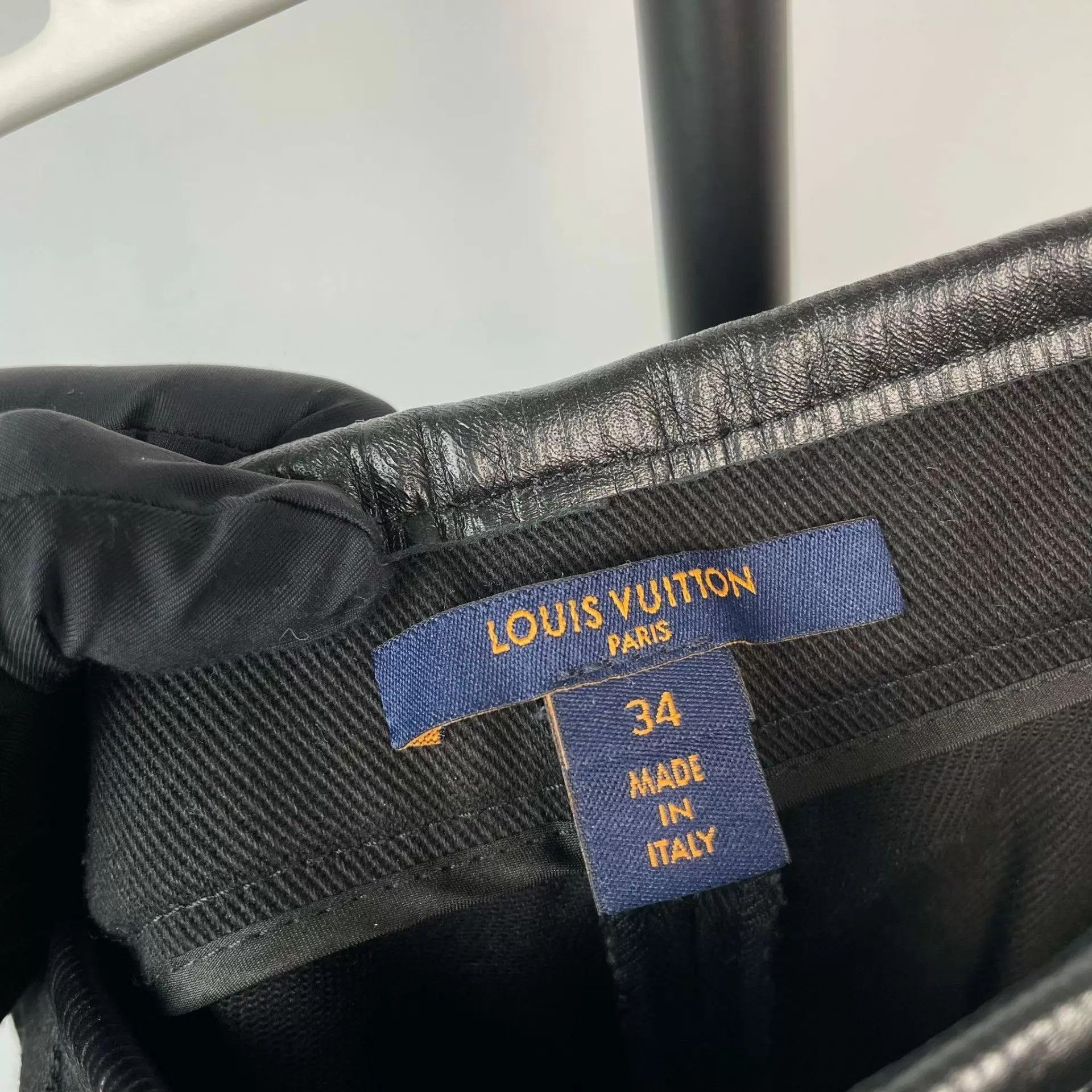 Louis Vuitton LV short Size 25" / US 0 / IT 36 - 3 Thumbnail