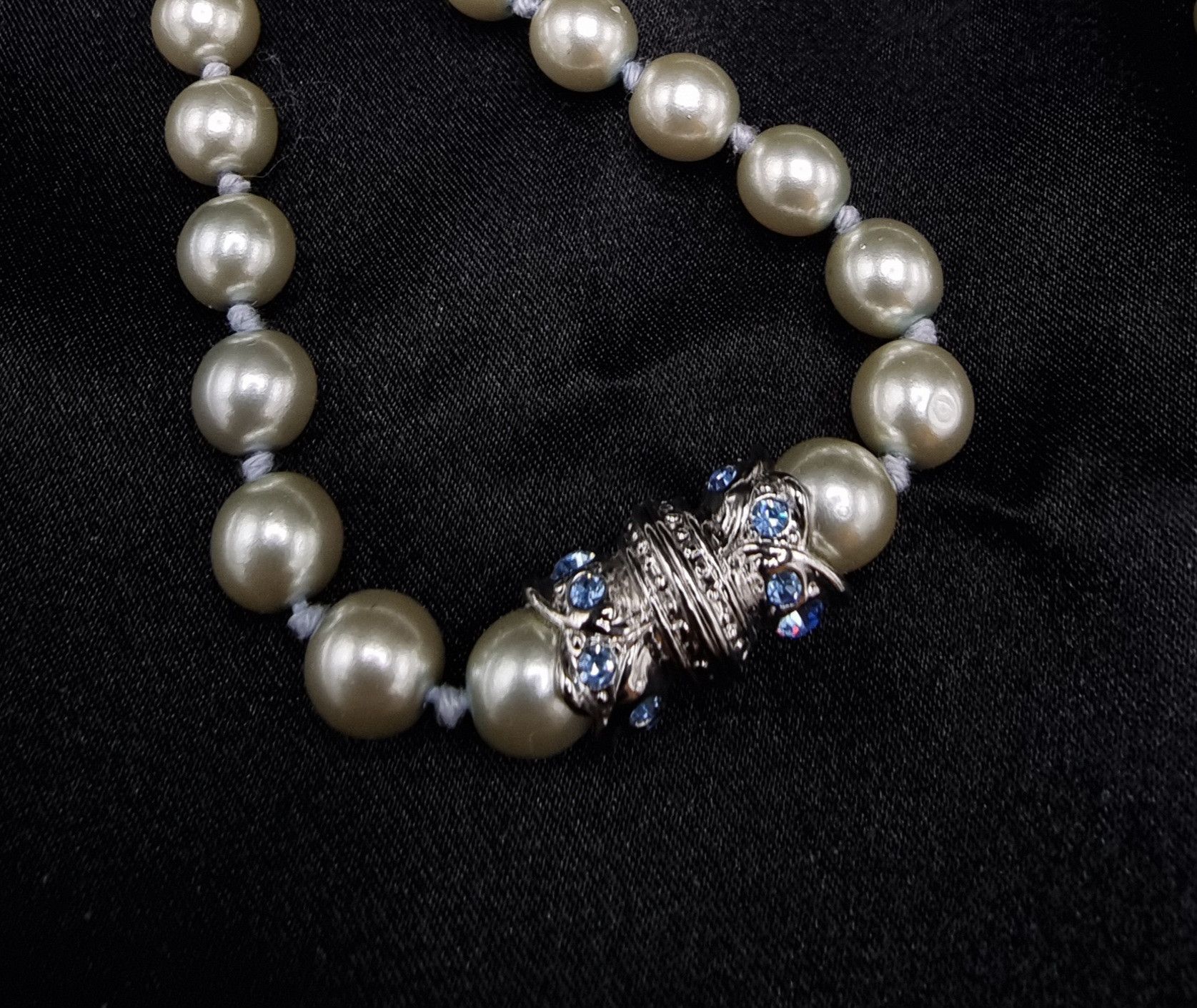 Vintage Rare Find Vintage 1990s NOLAN MILLER Signed Long Faux Pearl Size ONE SIZE - 7 Thumbnail