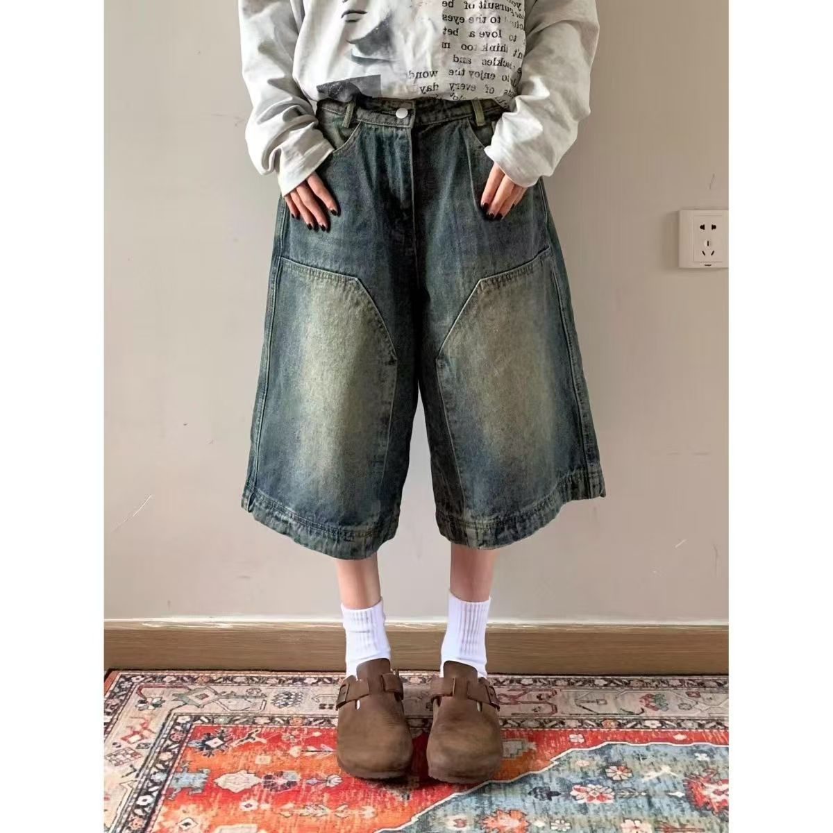 Vintage American Retro Distressed Washed Denim Shorts Size US 32 / EU 48 - 1 Thumbnail