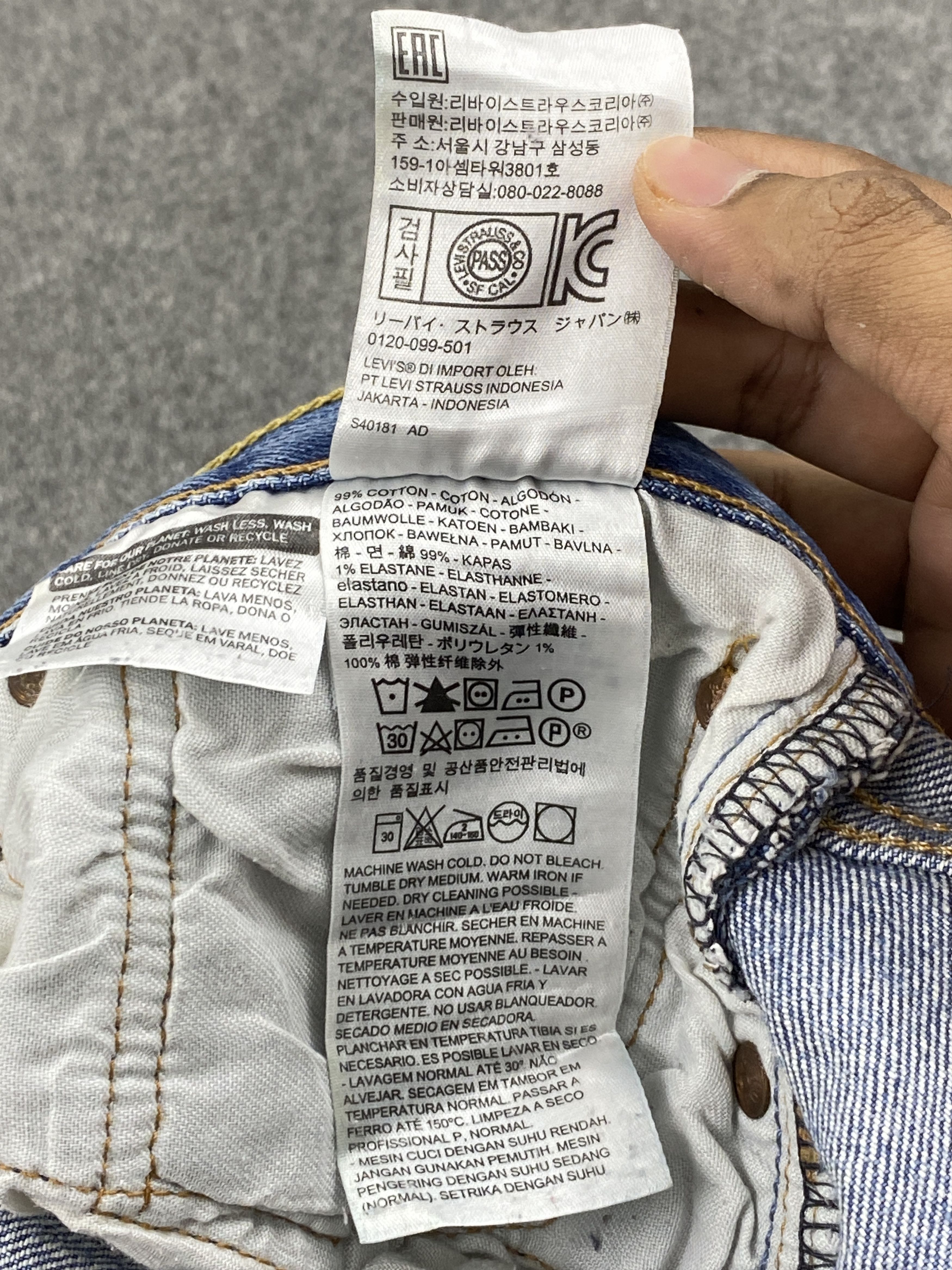 Levi's × Vintage Vintage Levi's 501 Faded Blue Jeans Size US 37 - 7 Thumbnail