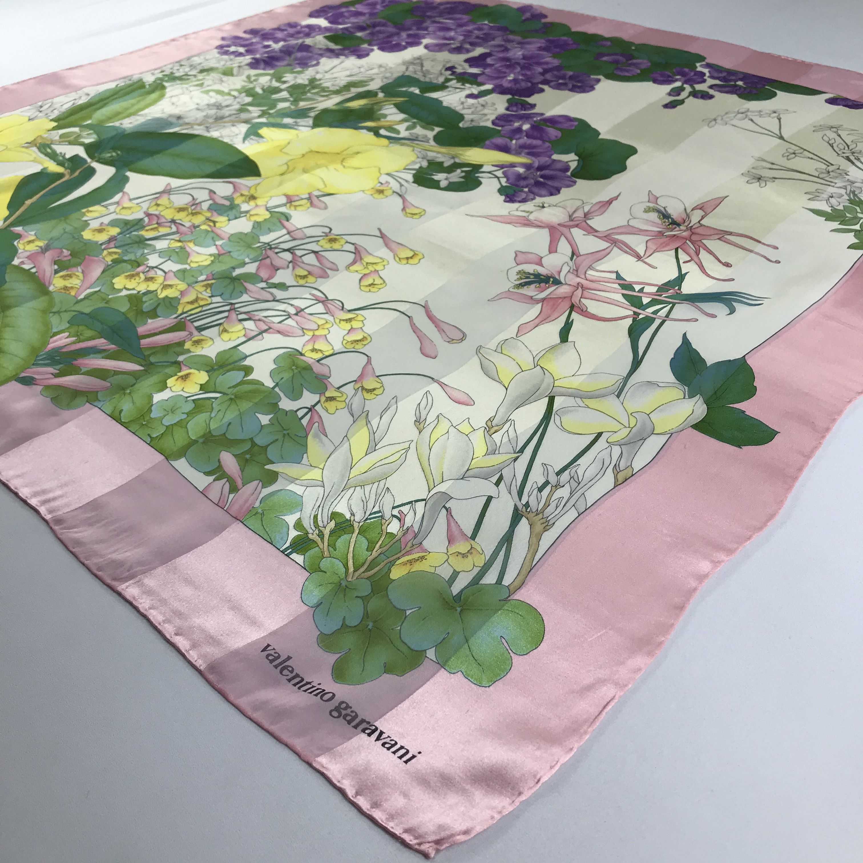 Vintage Vintage Valentino Garavani Silk Scarf Size ONE SIZE - 3 Thumbnail